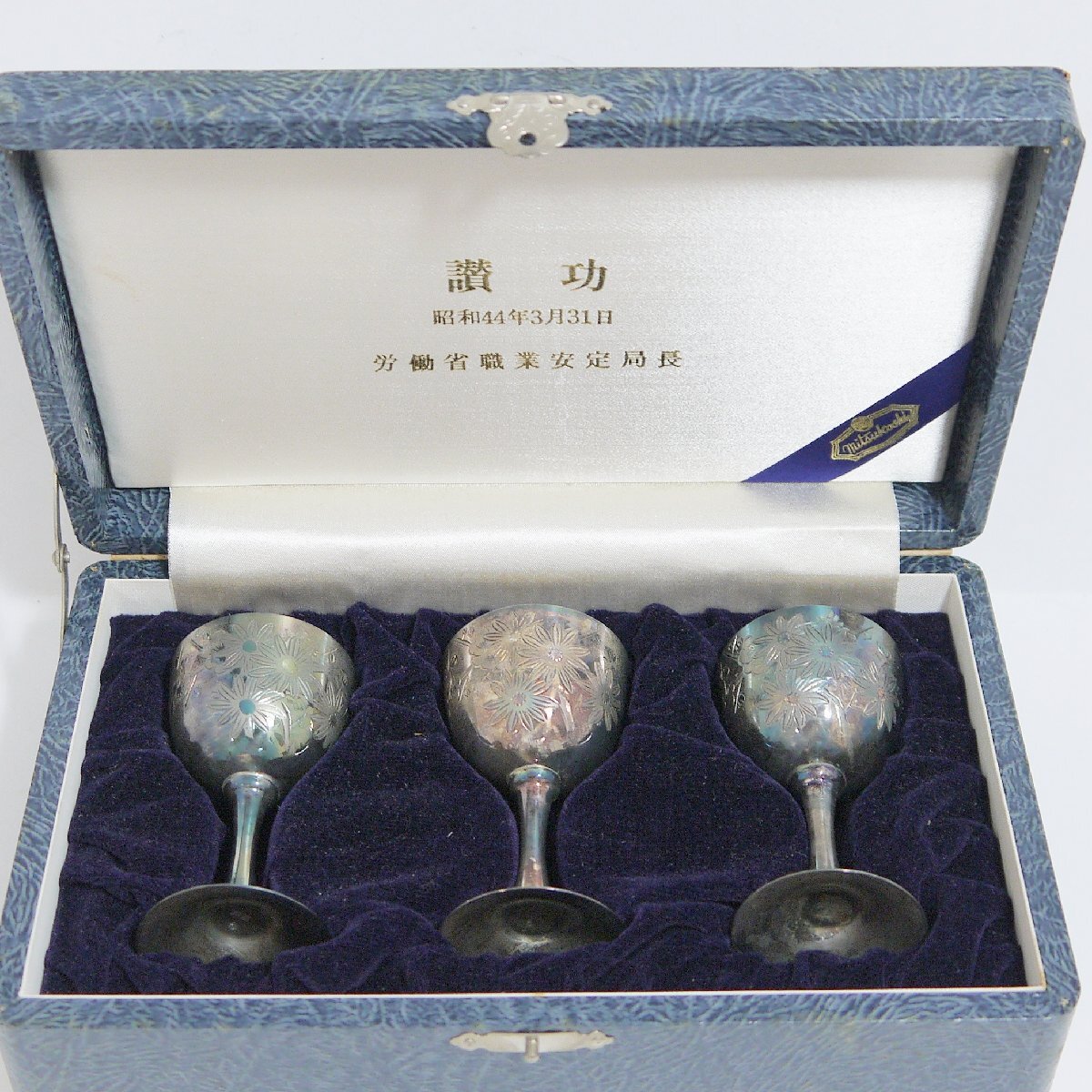 ★保管品 3脚セット【盃 ミニ ワイングラス 3脚セット 刻印:銀製 三越マーク(○内越) 約 89.1g , ケース共】記念品拍卖