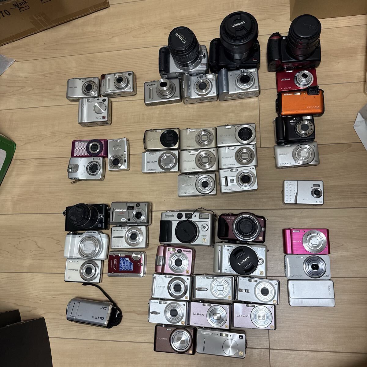 ジャンク デジタルカメラ まとめ売りCyber-shot LUMIX EXILIM OLYMPUS Nikon Panasonic SONY Canon CASIO デジカメ拍卖