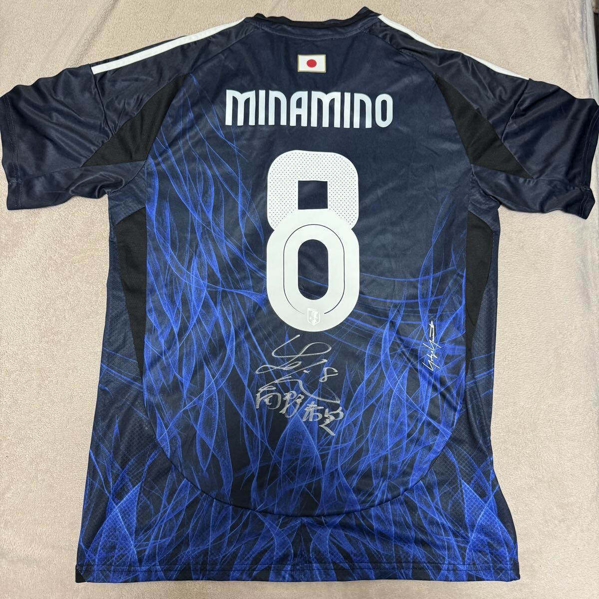 サッカー日本代表 南野拓実 直筆サイン入 ユニフォーム 証拠あり「ワールドカップ 田中碧 アウェイ セレッソ大阪 堂安律 三笘薫 久保建英」拍卖