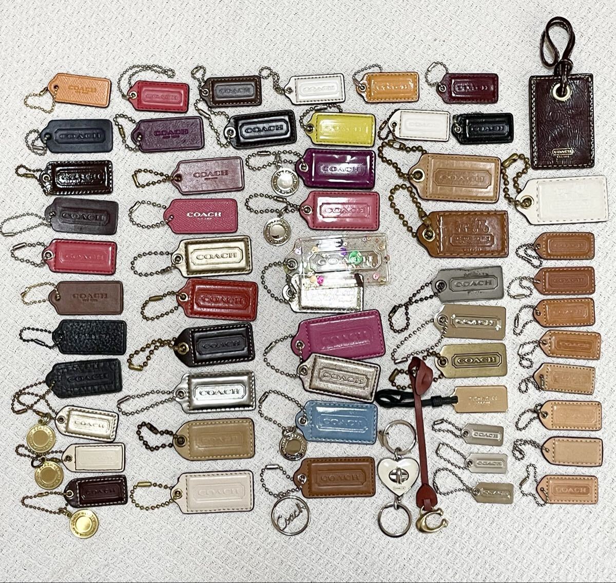 1円 コーチ COACH チャーム 56点 キーホルダー キーリング バッグチャーム 小物 まとめ 大量 レザー タグ ロゴプレート ブランド 山 メタル拍卖