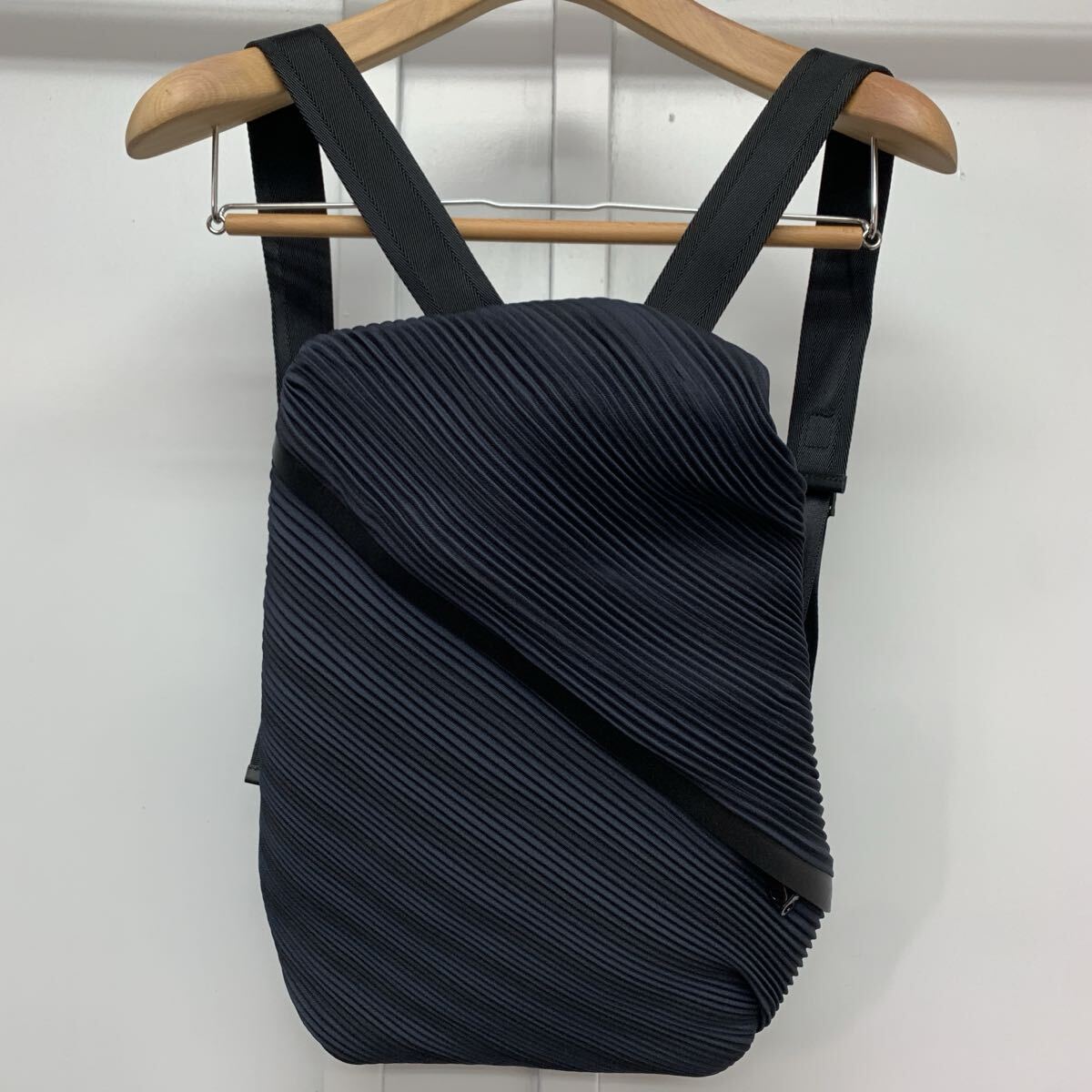 プリーツプリーズ イッセイミヤケ PLEATS PLEASE ISSEY MIYAKE プリーツ リュックサック バックパック ブラック PP04-AG502 日本製拍卖