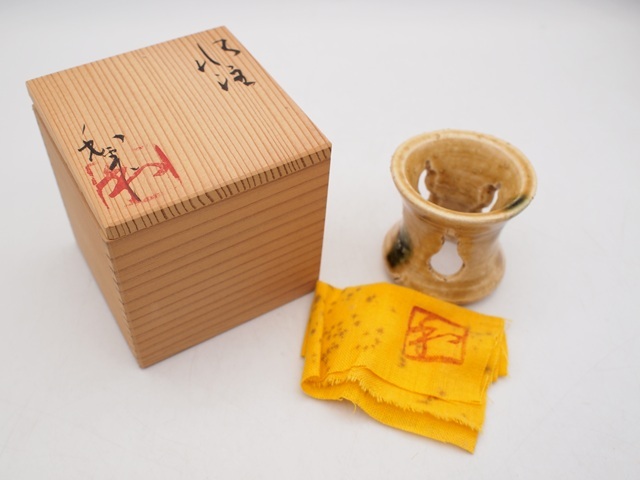 茶道具 蓋置物 透かし蓋置 在銘 わ 蓋置 共箱 共布 検索)水指 建水 柄杓 茶入れ 棗 風呂釜 拍卖