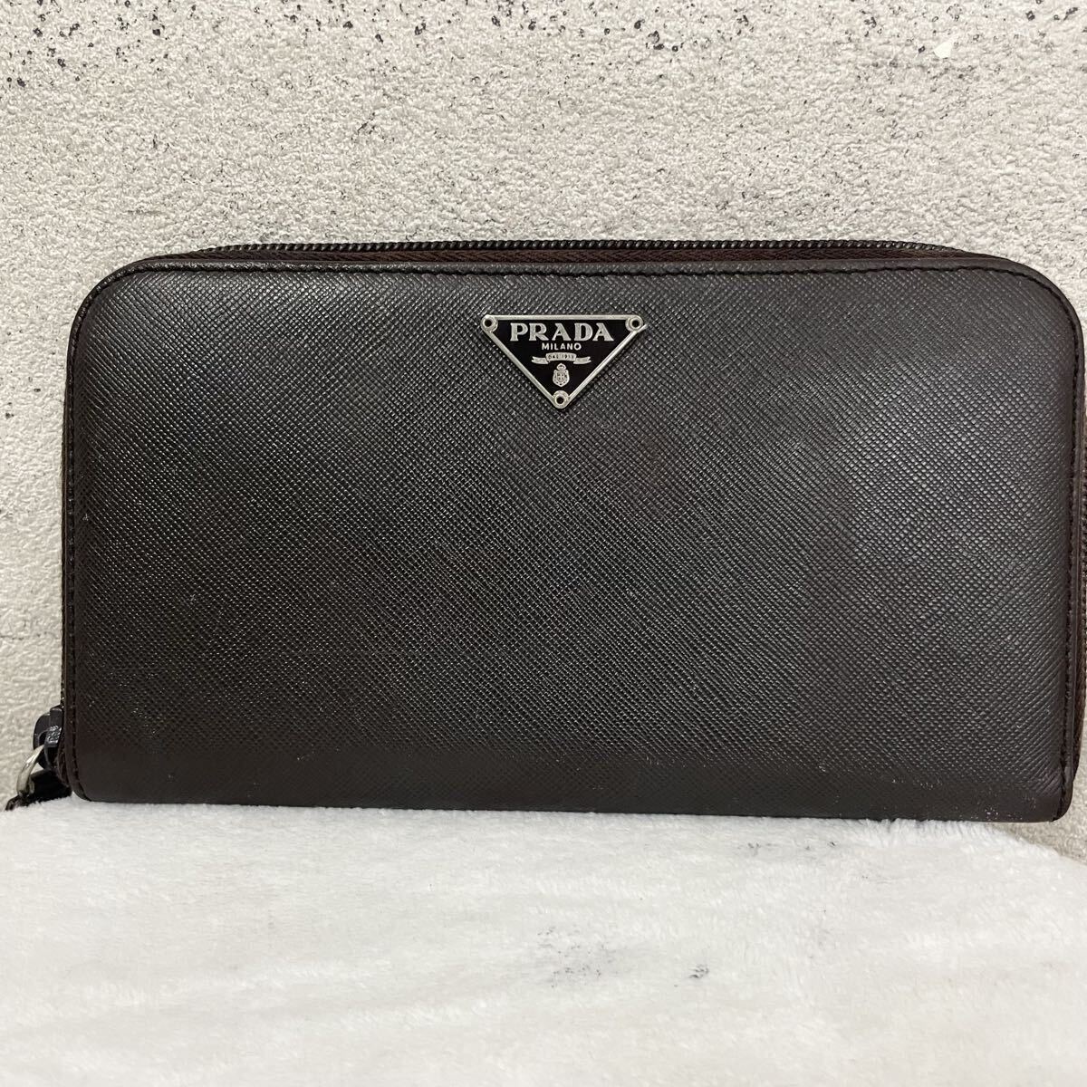 【贅沢品の極み】PRADA プラダ 長財布 カードケース コインケース 三角プレート サフィアーノ レザー ブラウン ラウンドファスナー拍卖