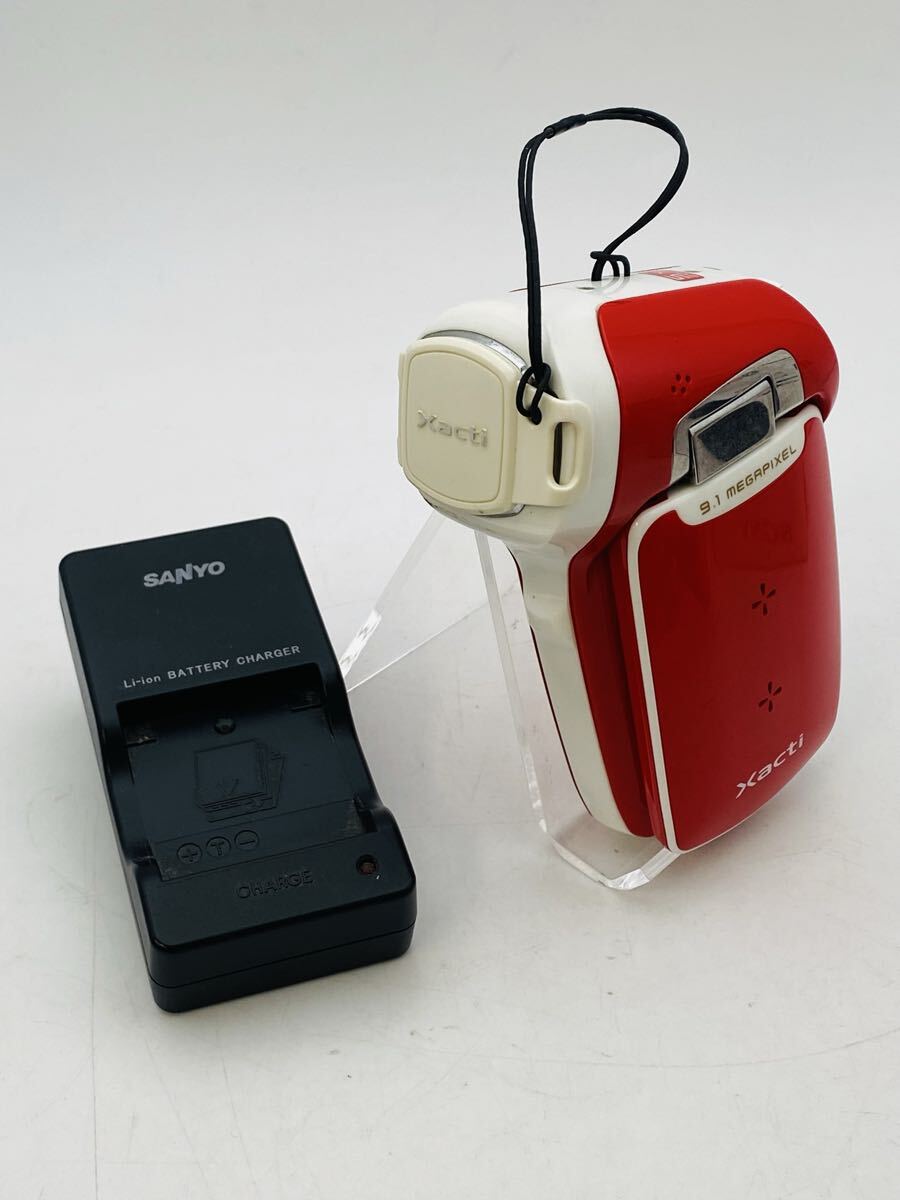 ◯ SANYO Xacti DMX-CG9 サンヨー 三洋 ザクティ デジタルムービーカメラ レッドモデル バッテリー有 チャージャー有 通電のみ確認済み拍卖