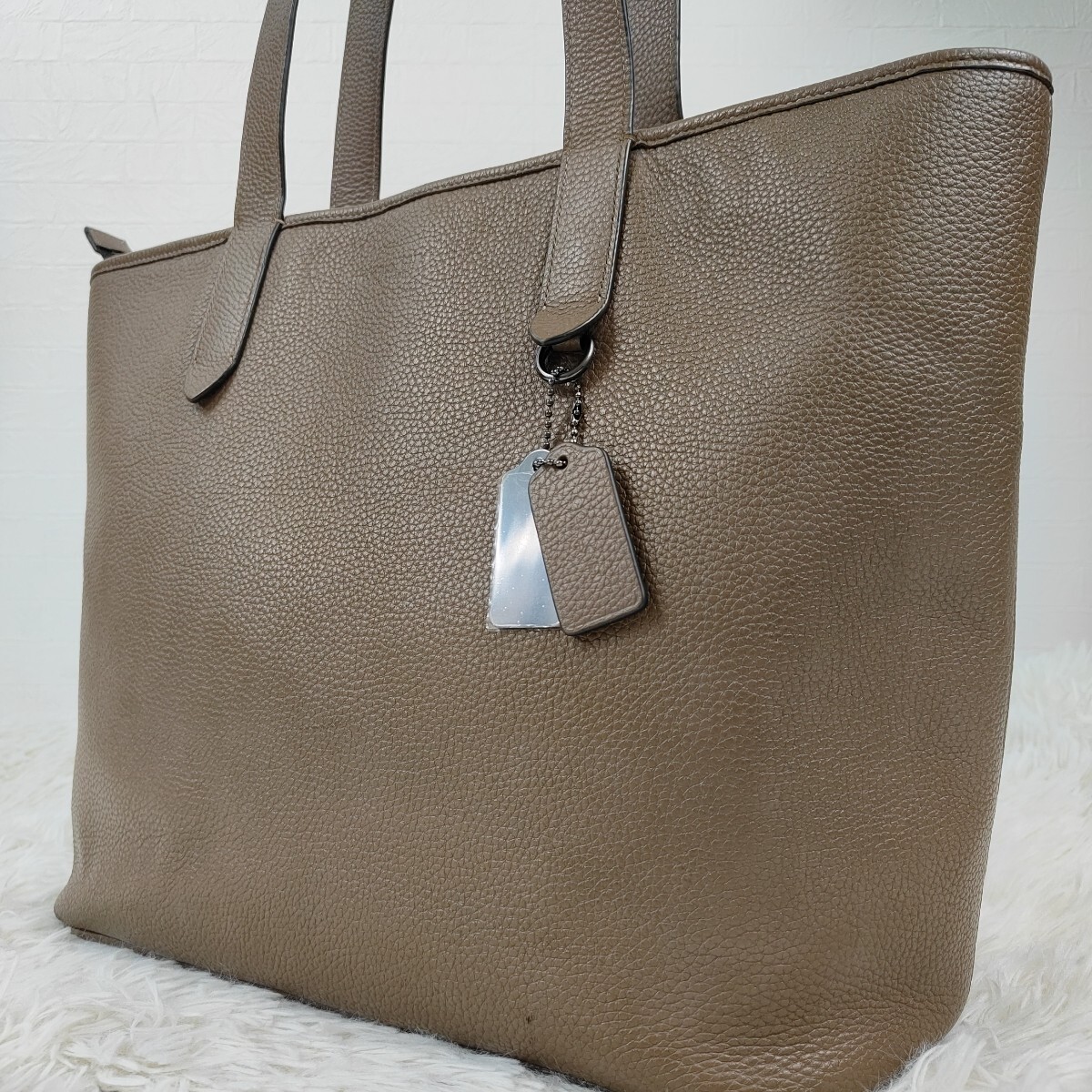 COACH トートバッグ 肩掛け 大容量 レザー コーチ ビジネス 紳士 メンズ シボ革 チャーム ブラウン系 茶 A4収納可能 サリバン拍卖