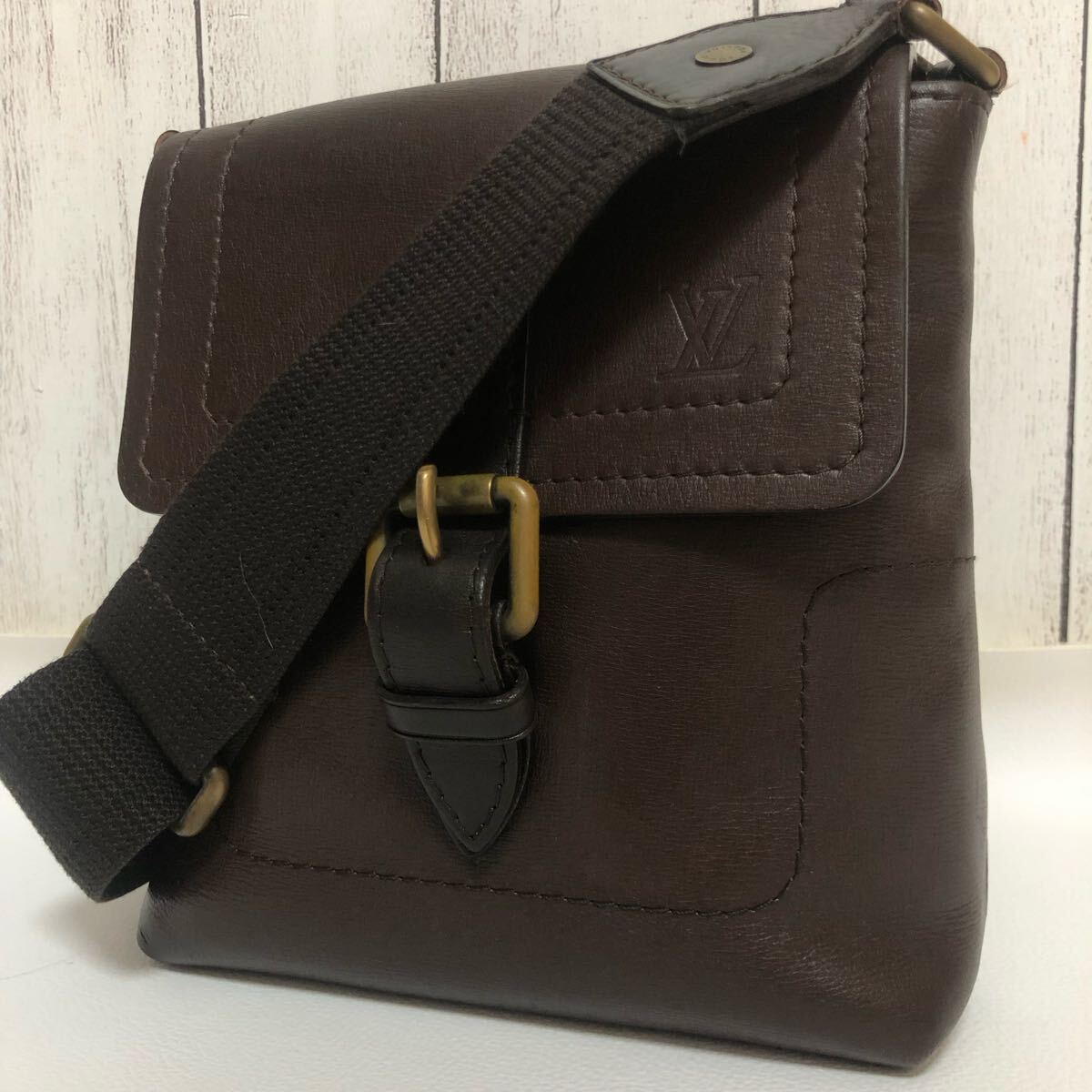 極美品●ルイヴィトン LOUIS VUITTON ショルダーバッグ サコッシュ メンズ ビジネス 斜め掛け 大容量 レザー 本革 ブラウン ユタ ユマ 拍卖
