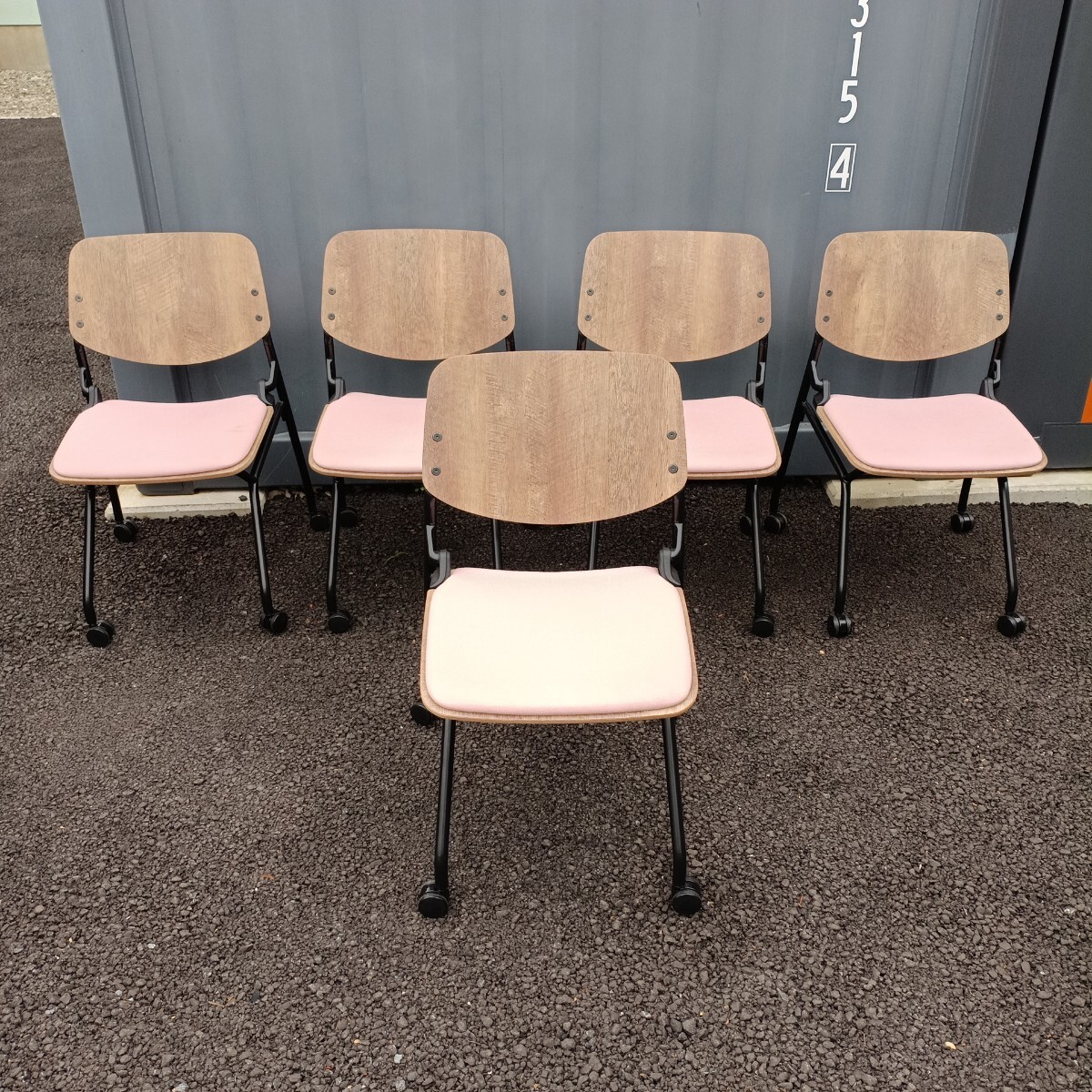 OKAMURA オフィスミーティングチェア スタッキング可2022年製★地域限定出品★さいたま市発! 状態良好品 場所の関係で5本まとめて出品拍卖