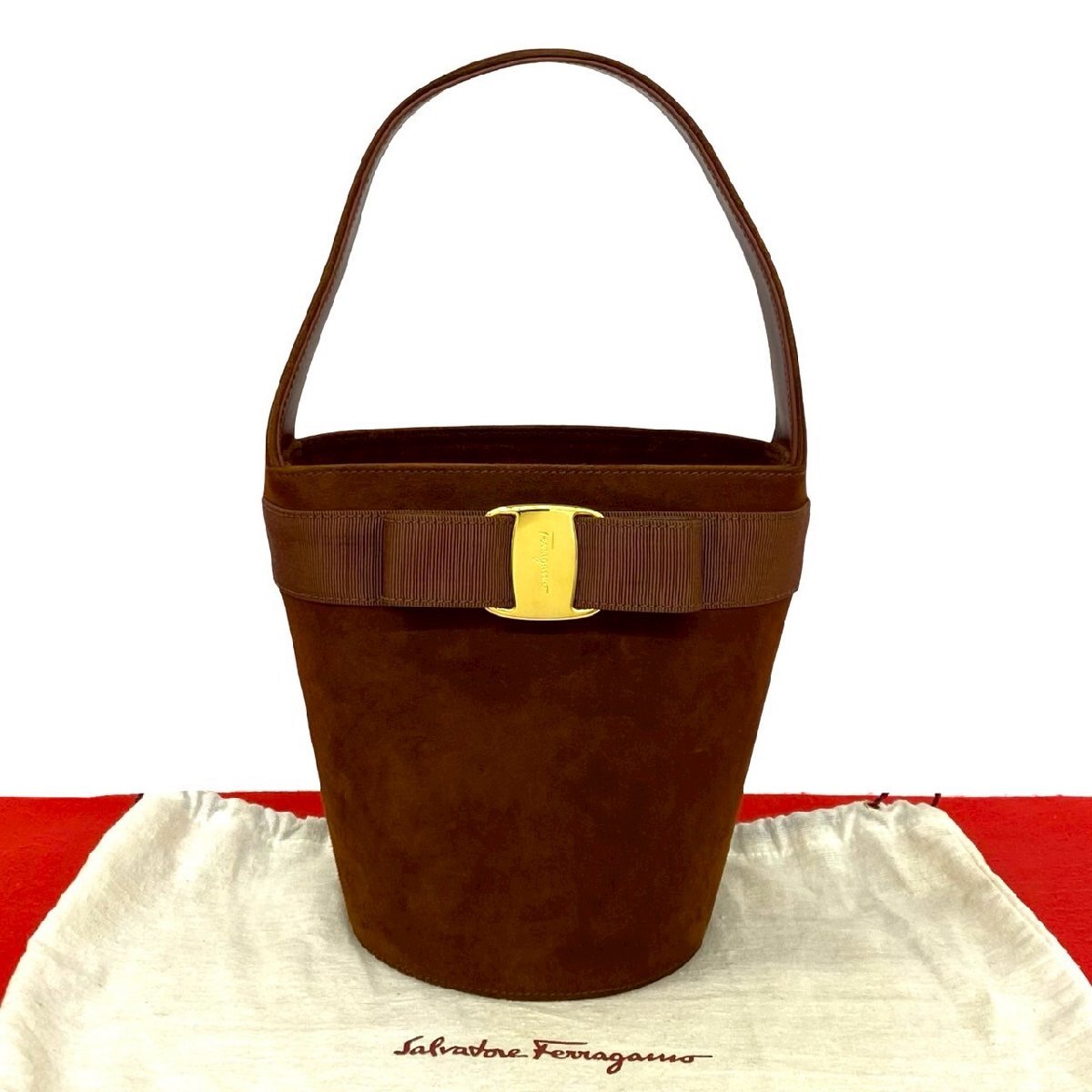 極 美品 袋付き Salvatore Ferragamo サルヴァトーレフェラガモ ヴァラリボン 金具 スウェード レザー ミニ ハンドバッグ ブラウン 48202拍卖