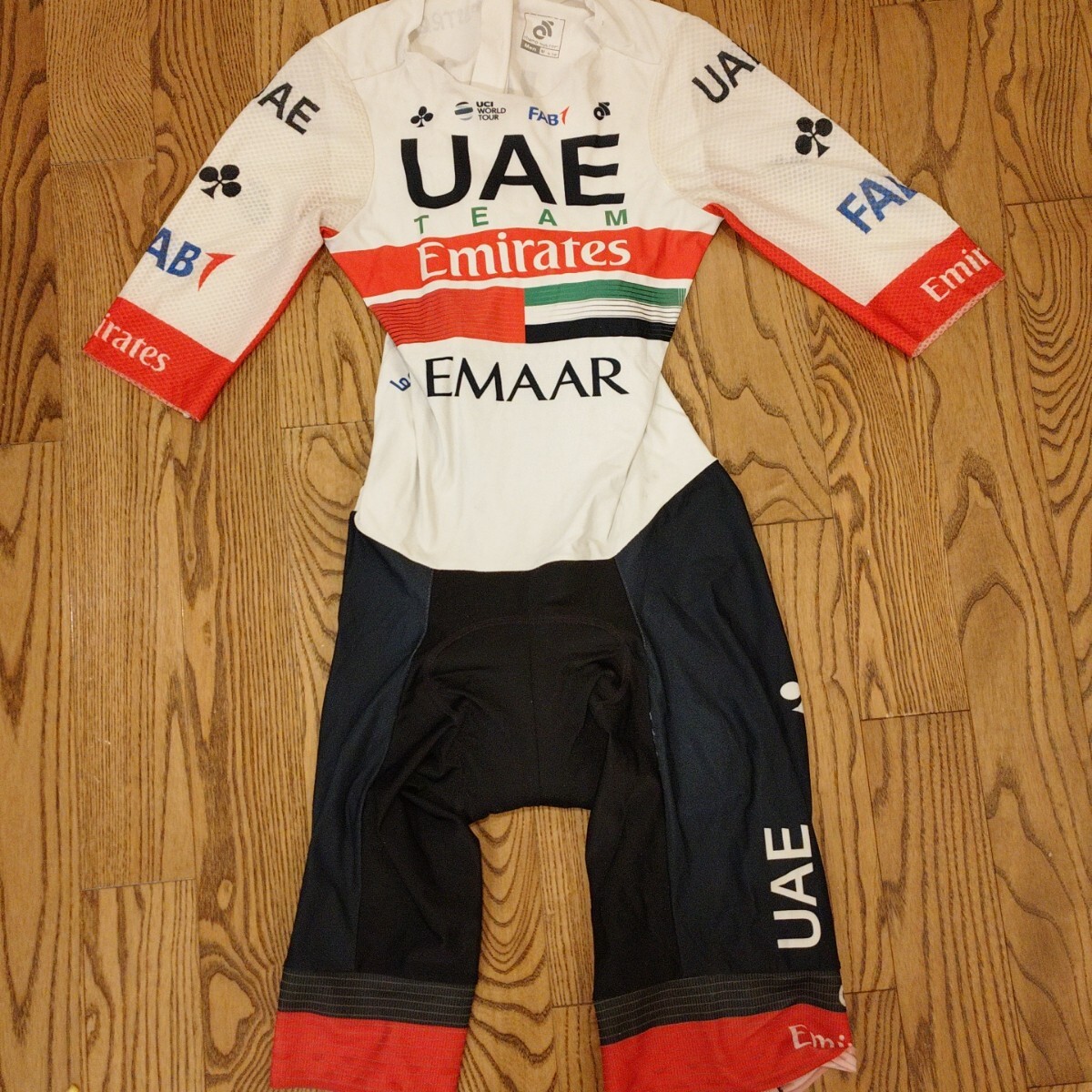 選手支給品 UAE TEAM EMIRATES SVEN BYSTROM Mサイズ ワンピース スキンスーツ ロードスーツ エアロスーツ拍卖