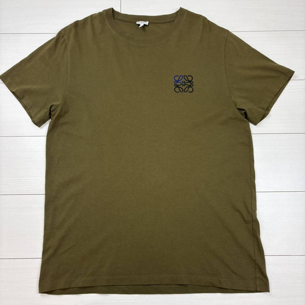1『美品・現行タグ』 LOEWE ロエベ メンズ アナグラム ロゴ刺繍 半袖 Tシャツ トップス カーキ Mサイズ拍卖
