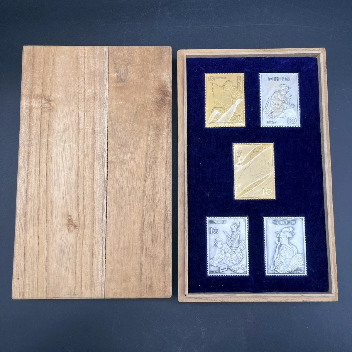 CV0502-33-3 純銀 金張 切手 モチーフ 記念 プレート レリーフ 伝統 工芸 美術 骨董品 置物 インテリア 5×3.5㎝ 重量167g 60サイズ拍卖