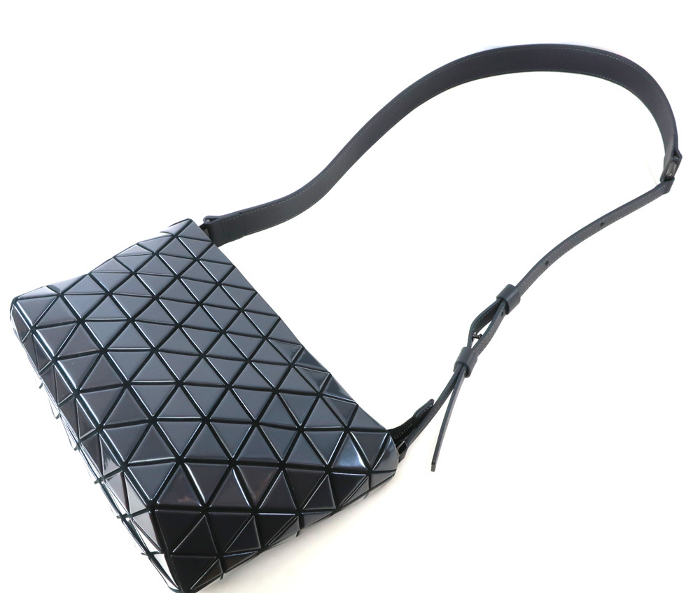 未使用 ISSEY MIYAKE 現行モデル BAO BAO CRYSTAL GLOSS ショルダーバッグ イッセイミヤケ バオバオ BB61AG304 /34831拍卖