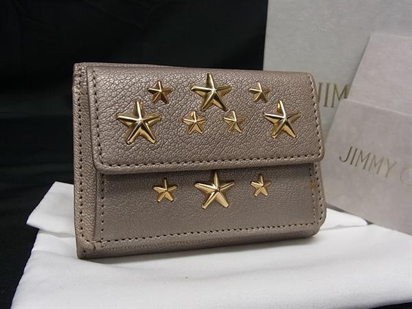 1円 ■美品■ JIMMY CHOO ジミーチュウ ネモ スタースタッズ レザー 三つ折り 財布 ウォレット 小銭入れ 札入れ グレージュ系 FW5701拍卖