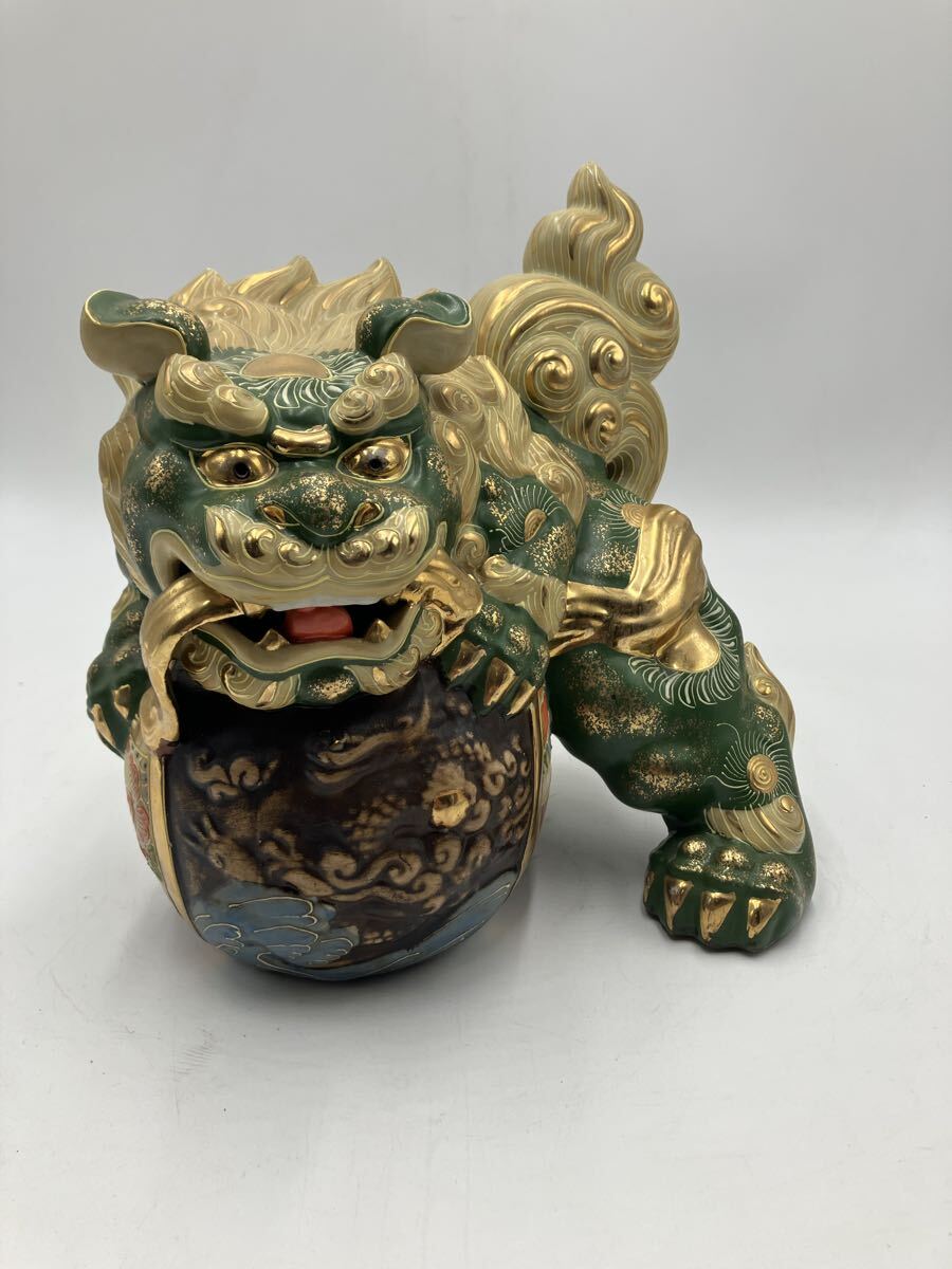 (A-034)九谷焼 須栄義作による「龍の玉乗り獅子」の置物 インテリア 縁起物 魔除け 玉乗り獅子 陶器 置物拍卖