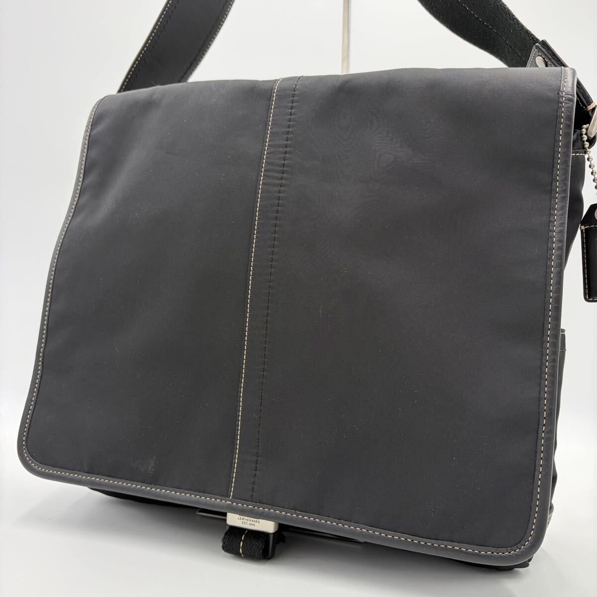 美品!/希少●コーチ COACH メンズ メッセンジャーバッグ A4可 ブラック ショルダー 斜め掛け ナイロン×レザー ビジネス フラップ チャーム拍卖