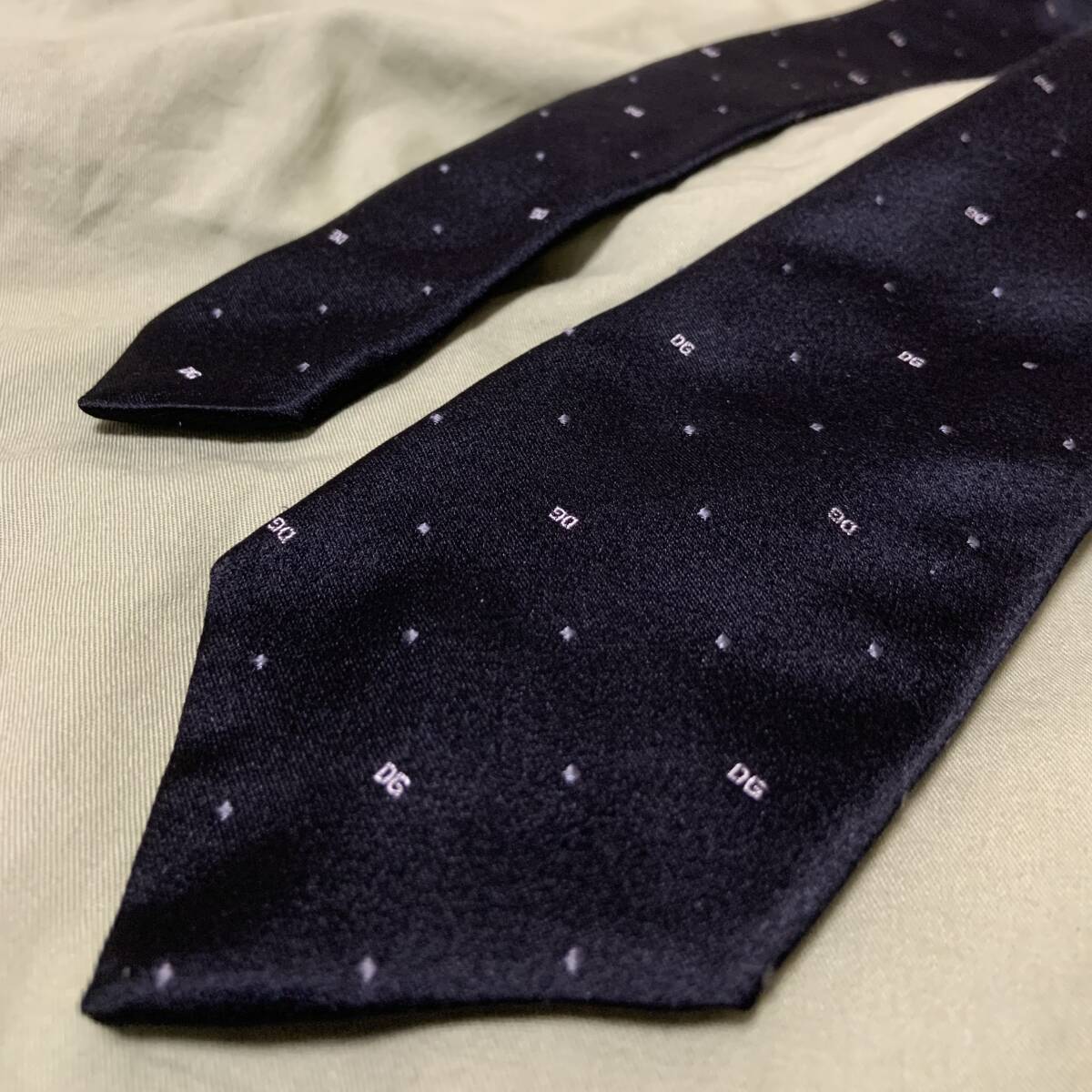 DOLCE&GABBANA! ネクタイ! DG・マーク・総柄! ブラック! 100% SILK! イタリア製! MADE IN ITALY! ドルチェ&ガッバーナ拍卖