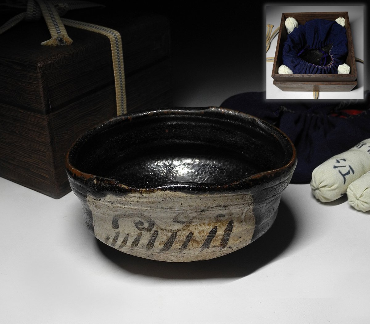 緑屋i■ 時代物 黒織部 古織部 沓形茶碗 茶碗 仕覆 柱 木箱 古陶磁 i9/0618-9/29-9#60拍卖