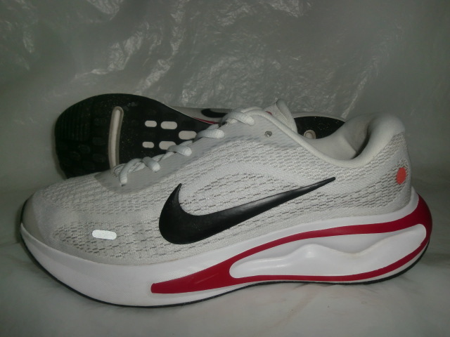 ★NIKE JOURNEY RUN `24製ナイキ FN0228-103 ジャーニーラン ホワイト/ブラック/レッド拍卖