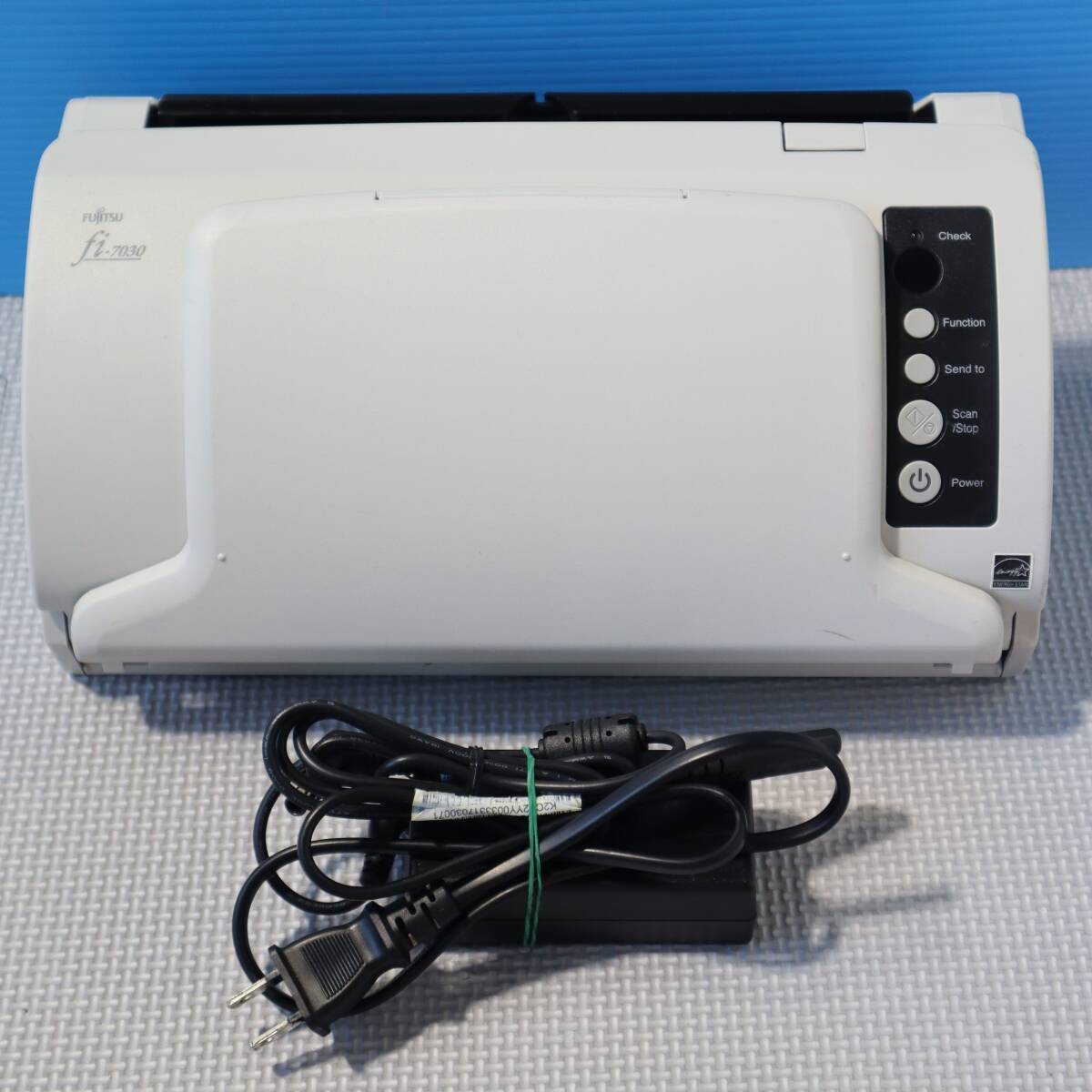 M0155 (2) P 完動美品 2020年製 Fujitsu fi-7030 A4 ADF ドキュメントスキャナー ACアダプター付属 正常動作確認済み 16V 2.5A拍卖