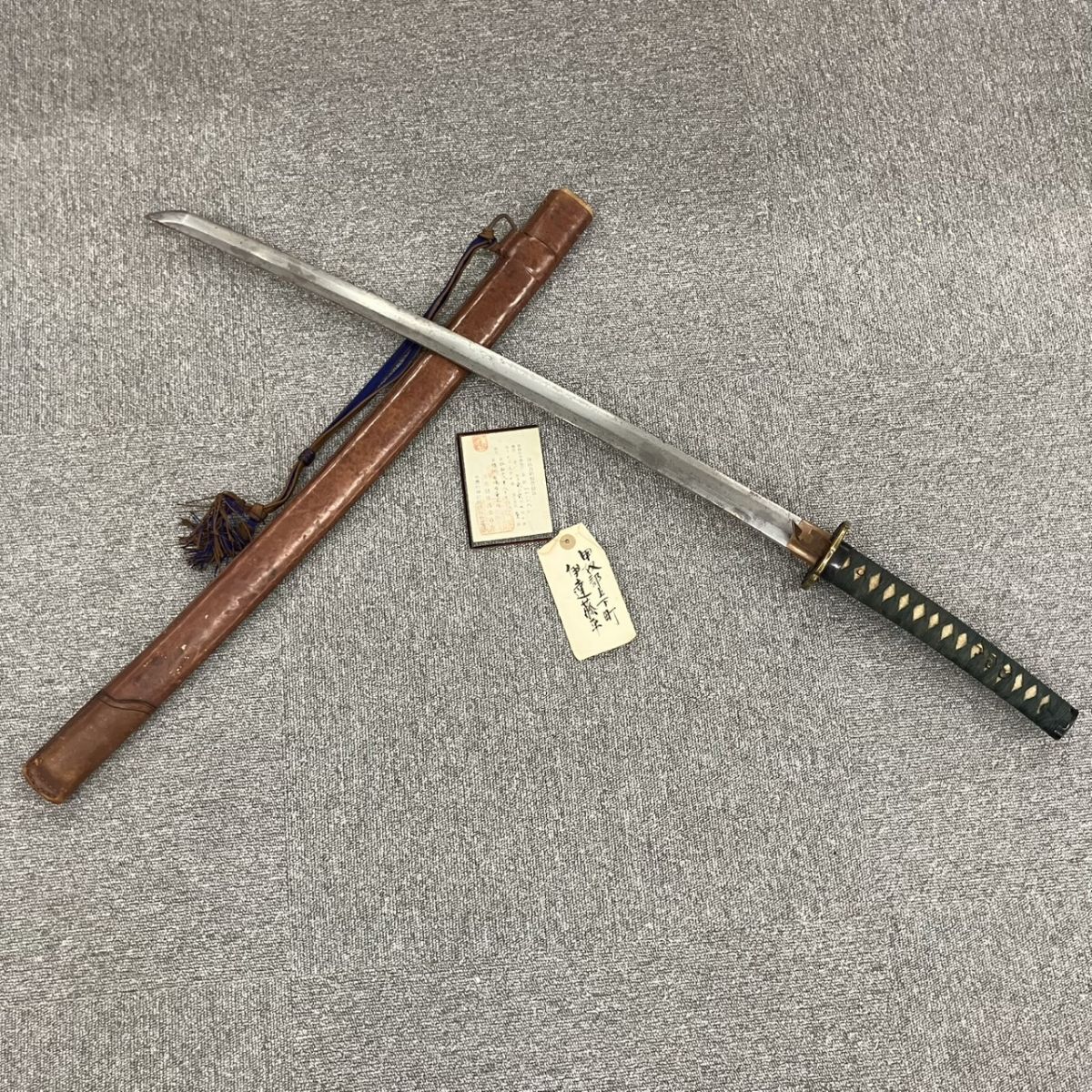 G031-HR2-1157 昭和十八年八月日 豫洲西條住兼正作 日本刀 刀 直刃 白鞘 長さ約69㎝ 反り0.5㎝ 登録証あり拍卖