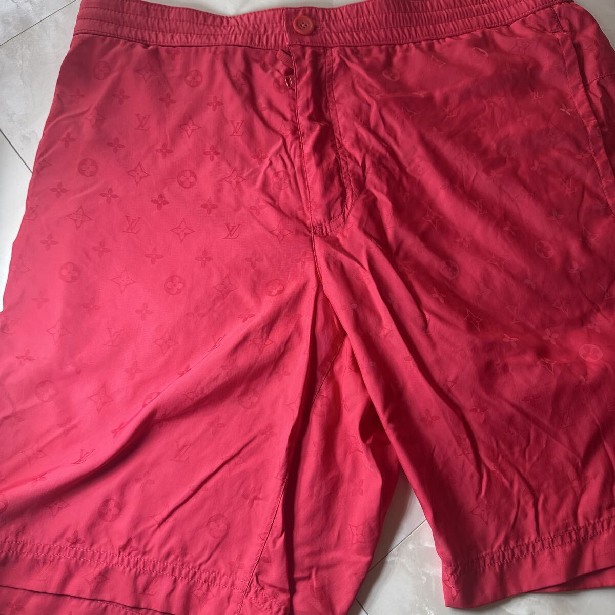 完売品ルイヴィトン総柄LV水着 ハーフパンツ ショートパンツ 水陸両用 ボードショーツ 赤色 Mサイズ拍卖