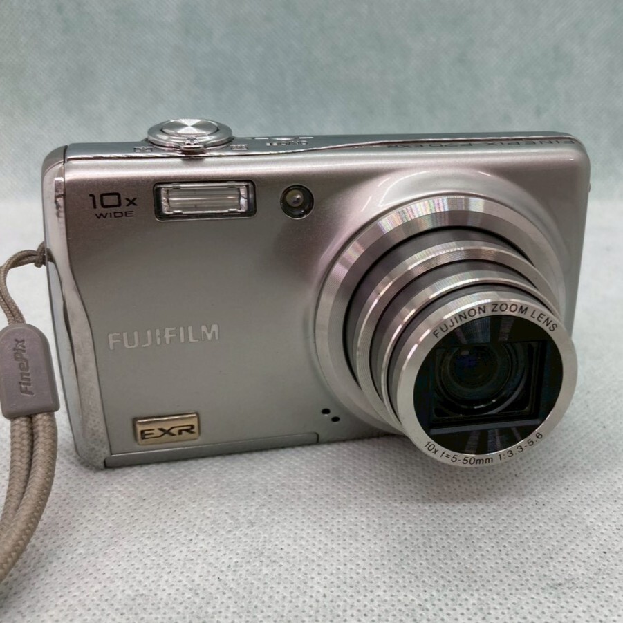 富士フィルム FUJIFILM FINEPIX F70EXR コンパクトデジタルカメラ デジカメ コンデジ シルバー 銀 通電確認済み 詳細不明 現状品拍卖