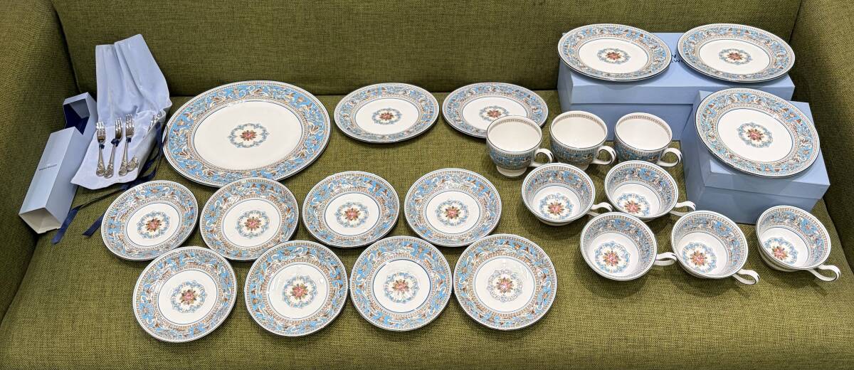 【YA26147】現状品 WEDGWOOD ウェッジウッド フロレンティーンターコイズ カップ・ソーサー 8客 プレート 6枚 スワルタイニー フォーク 5本拍卖