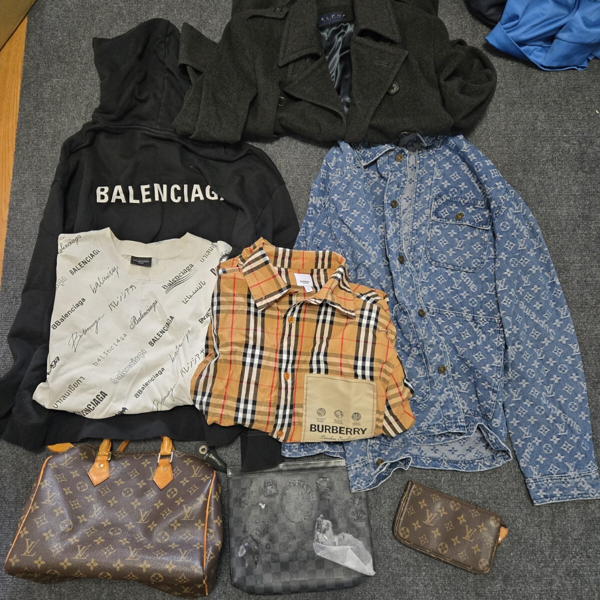 ★17点まとめセット★ LOUIS VUITTON ルイヴィトン BALENCIAGA BURBERRY などバッグ アパレルまとめ バレンシアガ バーバリー拍卖