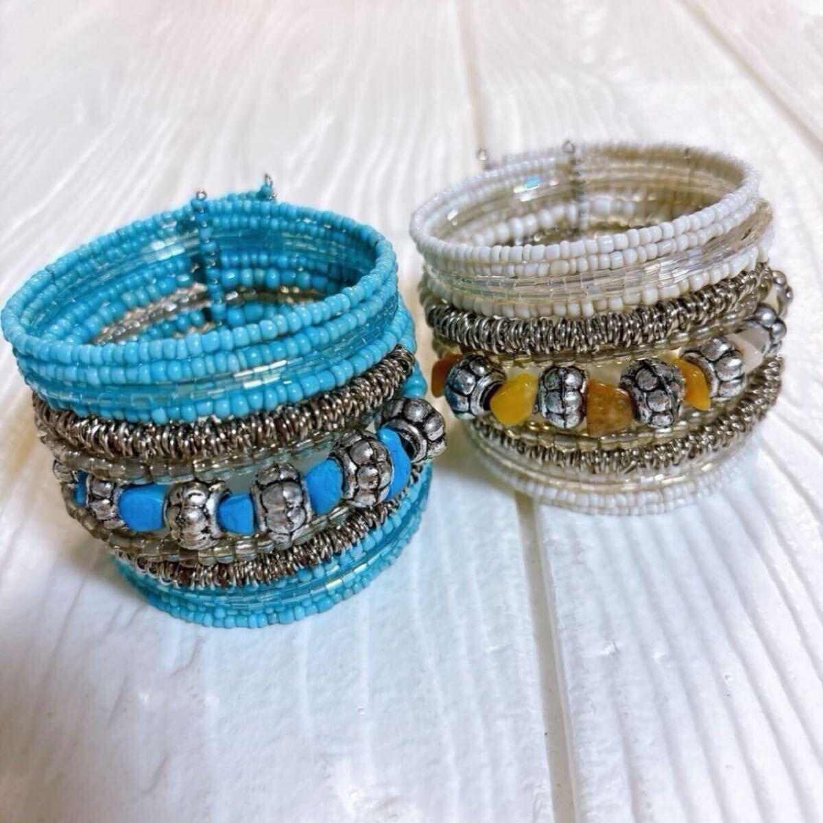 バングル 2個セット ブレスレット ビーズ 太バングル ターコイズブルー アイボリー アクセサリー 夏 バリ雑貨 可愛い拍卖