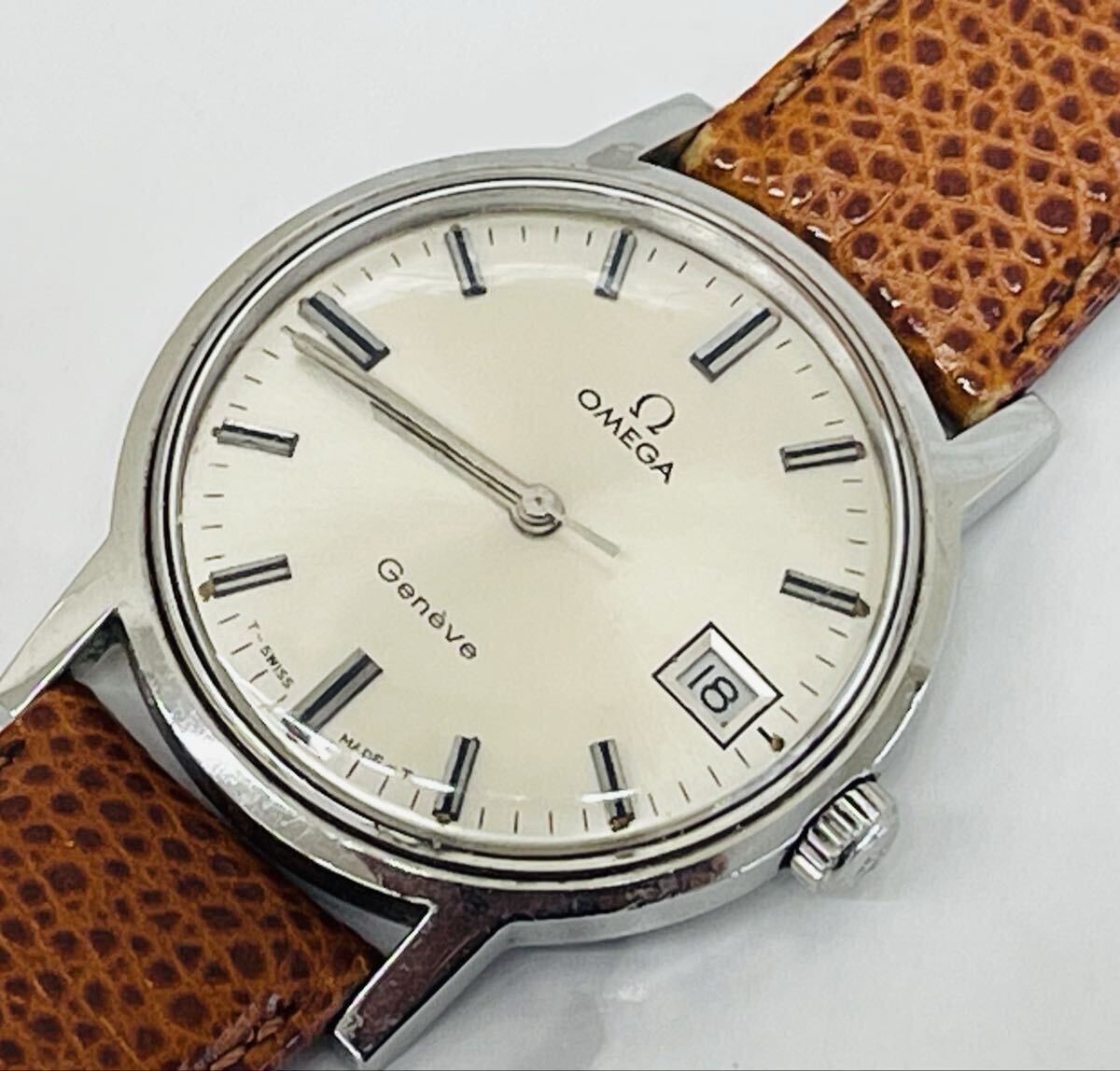 B 稼働品 OMEGA Geneve オメガ ジュネーブ 手巻き メンズ腕時計 デイト シルバー文字盤 3針 ヴィンテージ アンティーク 高級 中古品拍卖