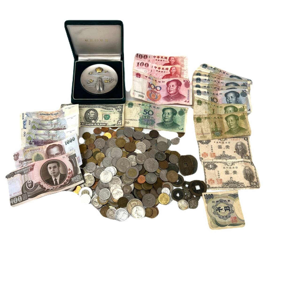 【C】1円スタート 外国 日本 古銭 硬貨 紙幣 メダル まとめ売り 約2.5㎏ 外国銭 アメリカ ドル ウォン 元 コレクター アイテム拍卖