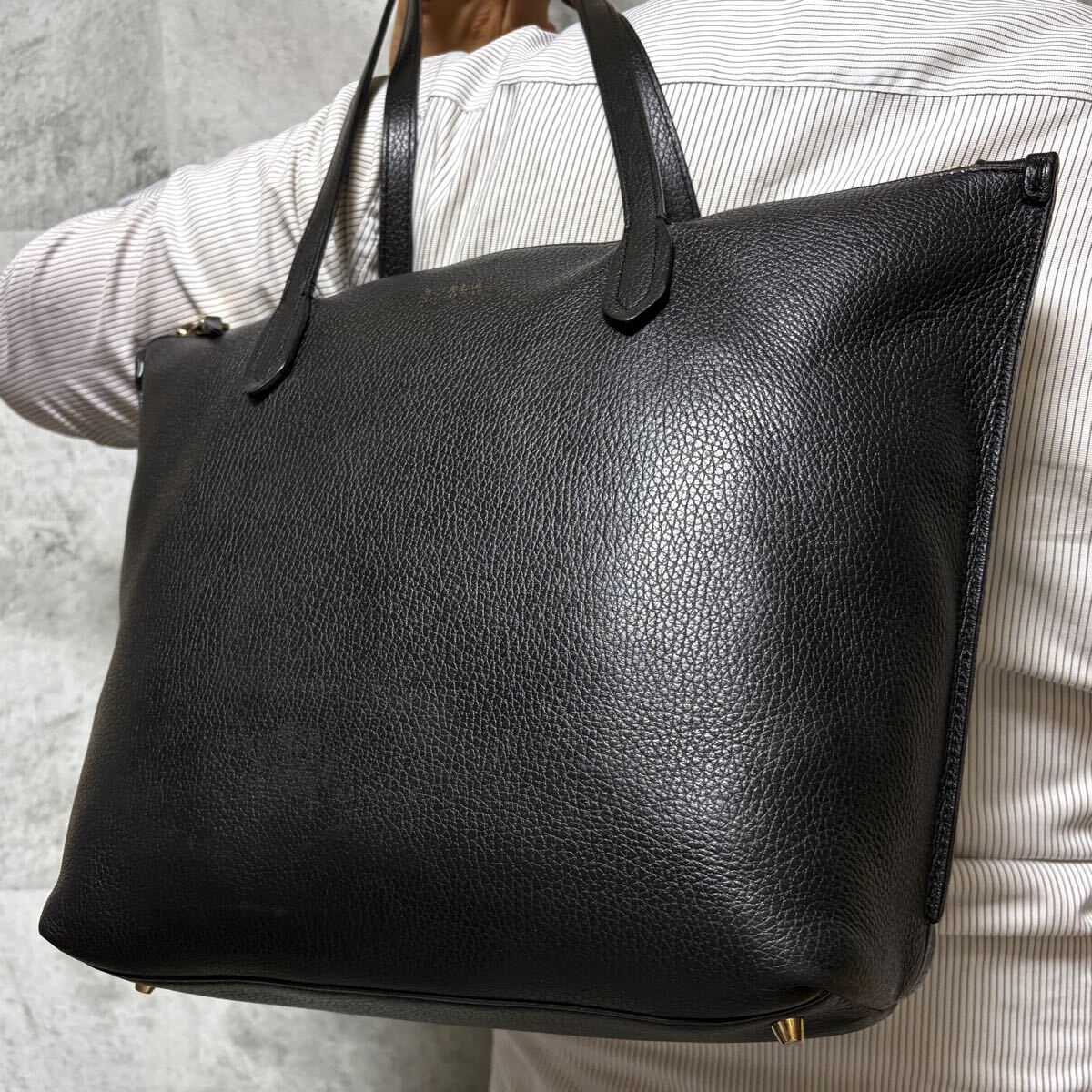 フルラ FURLA メンズ A4収納 ビジネス 肩掛け トートバッグ ロゴ刻印 レザー 本革 ブラック 黒拍卖