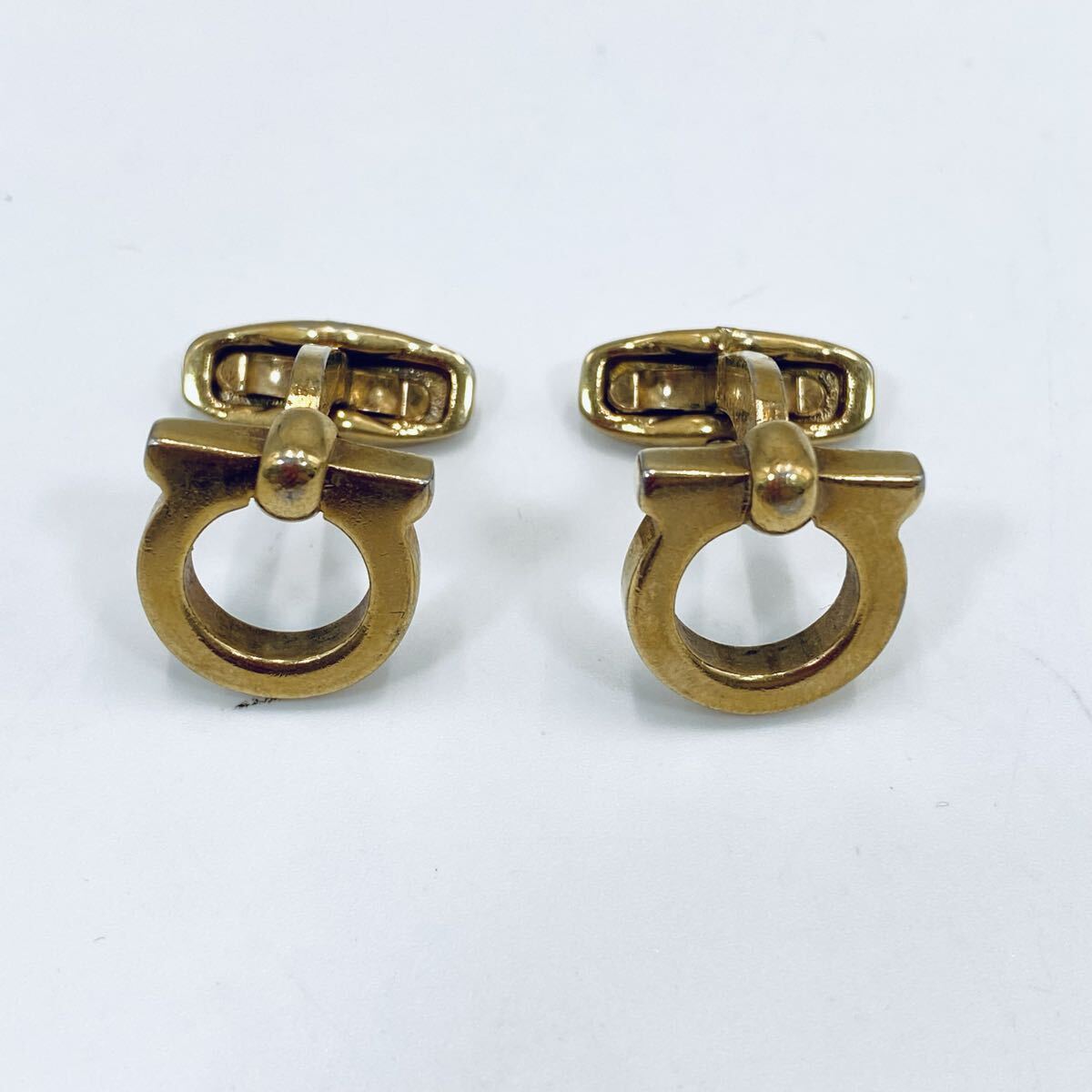 S-15784 Salvatore Ferragamo サルヴァトーレフェラガモ ガンチーニ カフリンクス カフスボタン ゴールドカラー アクセサリー フォーマル拍卖