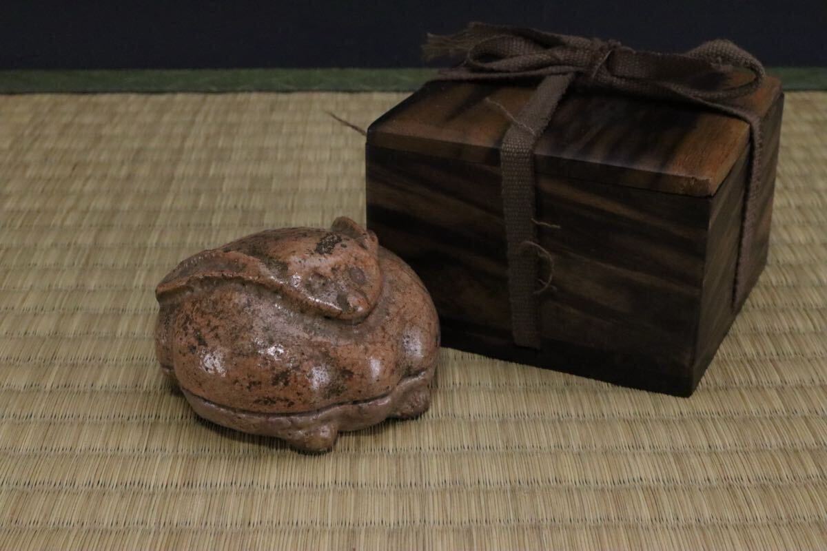 江戸時代前期 本阿弥光悦作 兎香合 黒柿時代箱拍卖