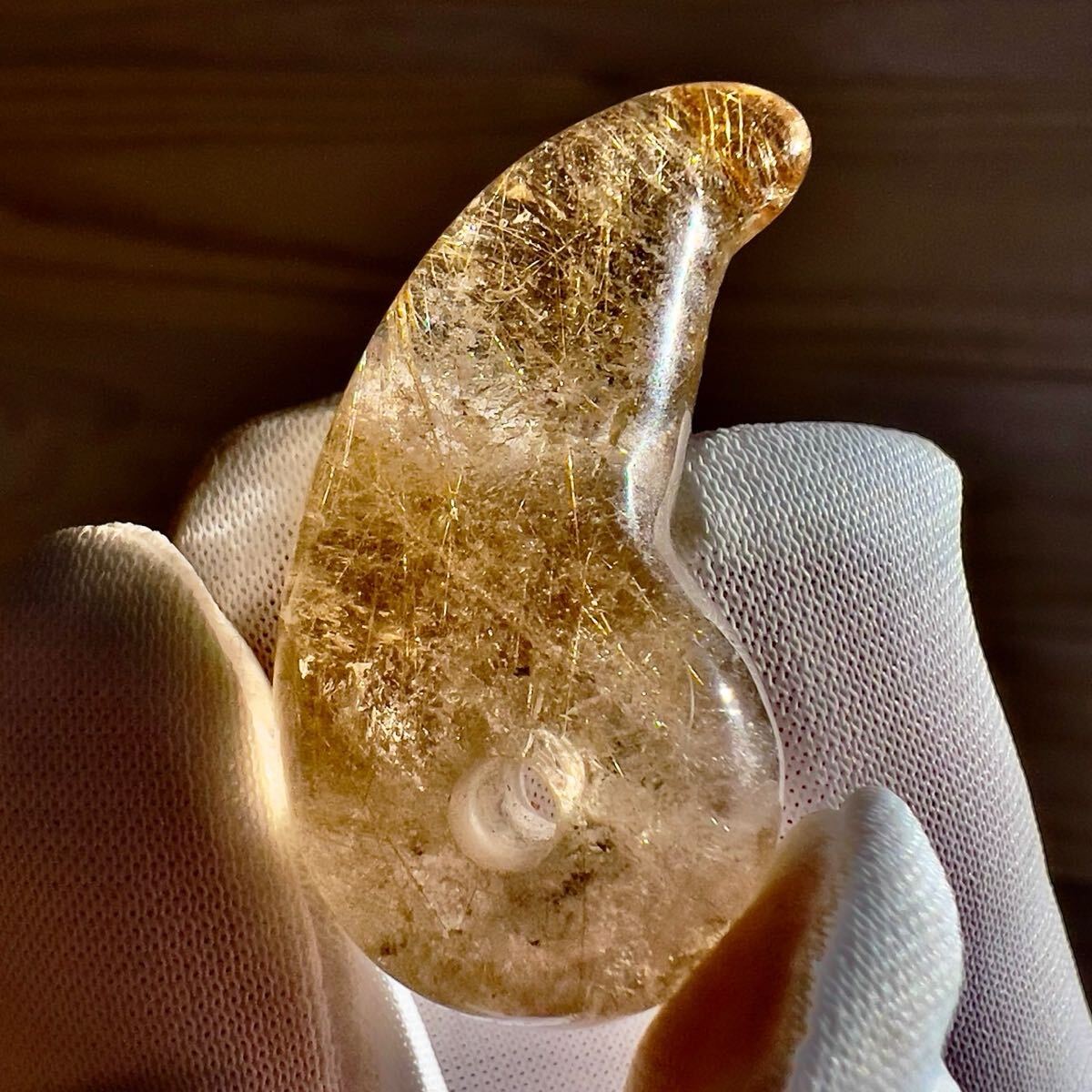 【マニハール】ルチル ゴールドルチルクォーツ 金紅石 ヒマラヤ インド マニハール産 勾玉 水晶 虹 天然石 原石 鉱物 鉱物標本 鉱石 石拍卖