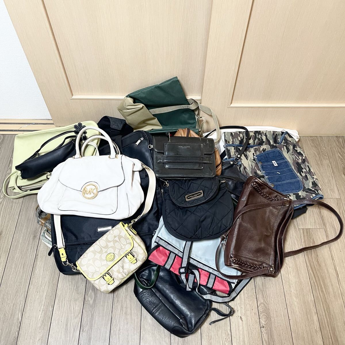 ★ カジュアルバッグ ブランド バッグ 鞄 まとめ売り 25点以上 COACH マイケルコース マークジェイコブス 他 同梱不可 セット 大量 山拍卖