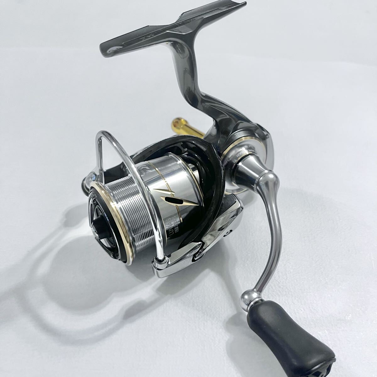 【超美品】ダイワ 20ルビアス FC LT2000S ゴメクサススタンド付拍卖