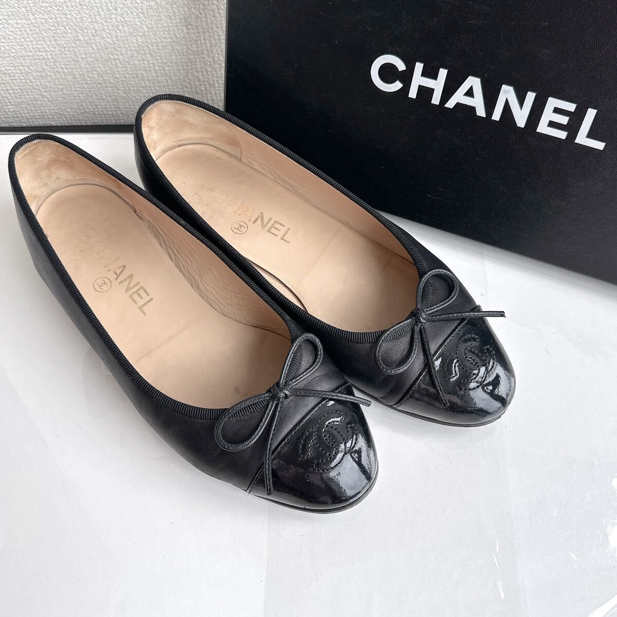 CHANEL シャネル 定番 ココマーク リボン 刺繍ロゴ入り バレリーナ フラットシューズ パンプス ミュール 黒 レーディス 靴 37 美品拍卖