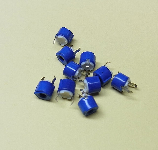 ●パナソニック セラミックトリマ 7pF 10個●拍卖