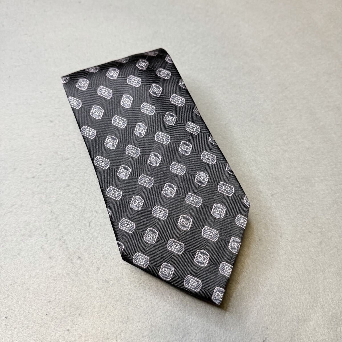 未使用級 GUCCI グッチ GG柄 総柄 シルク100 ネクタイ ブラック パープル系 イタリア製 ビジネス フォーマル レギュラータイ拍卖