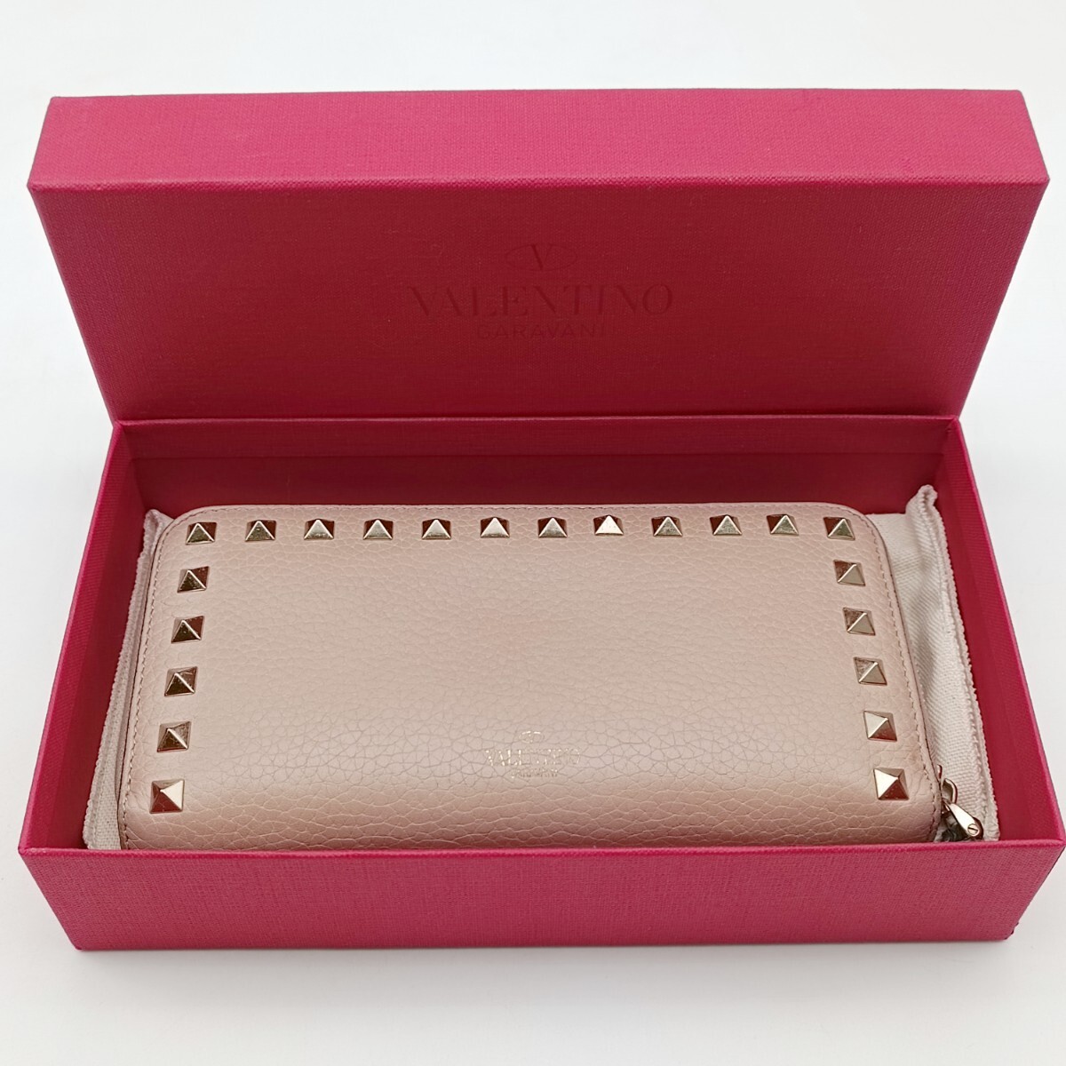 【1円スタート】VALENTINO ヴァレンティノファラヴァーニ 長財布 ロックスタッズ ベージュ 箱付き拍卖