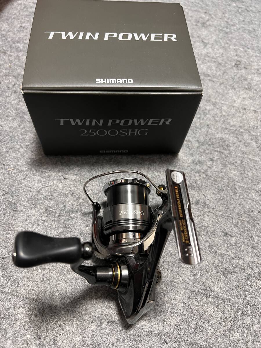 【中古1円より格安】シマノ 24ツインパワー 2500SHG エギング、シーバス、アジング、メバリング、トラウト、バス、ロックフィッシュなど拍卖