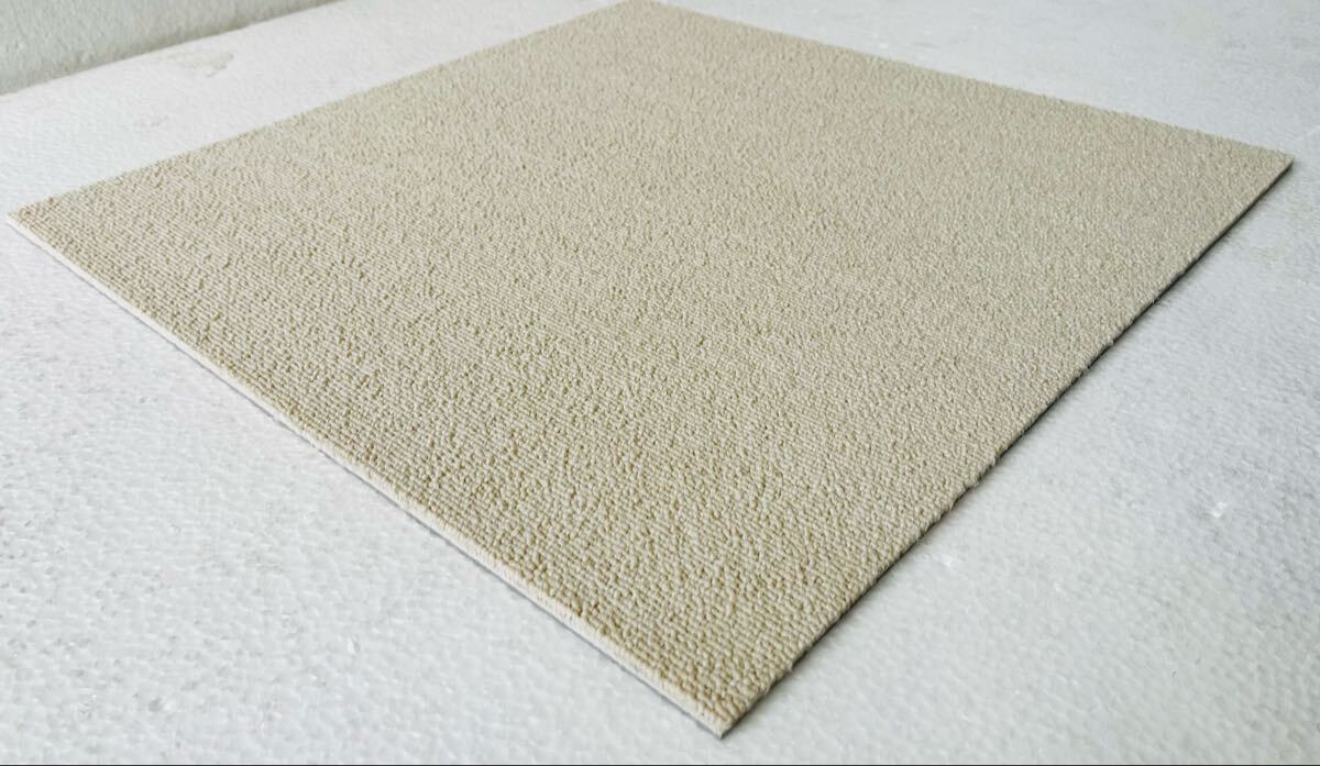 新品.未使用の高級なタイルカーペット (日本製) 50×50 54枚 クリーム柄物 6〜7㍉ 1円スタート!maronD5-17拍卖