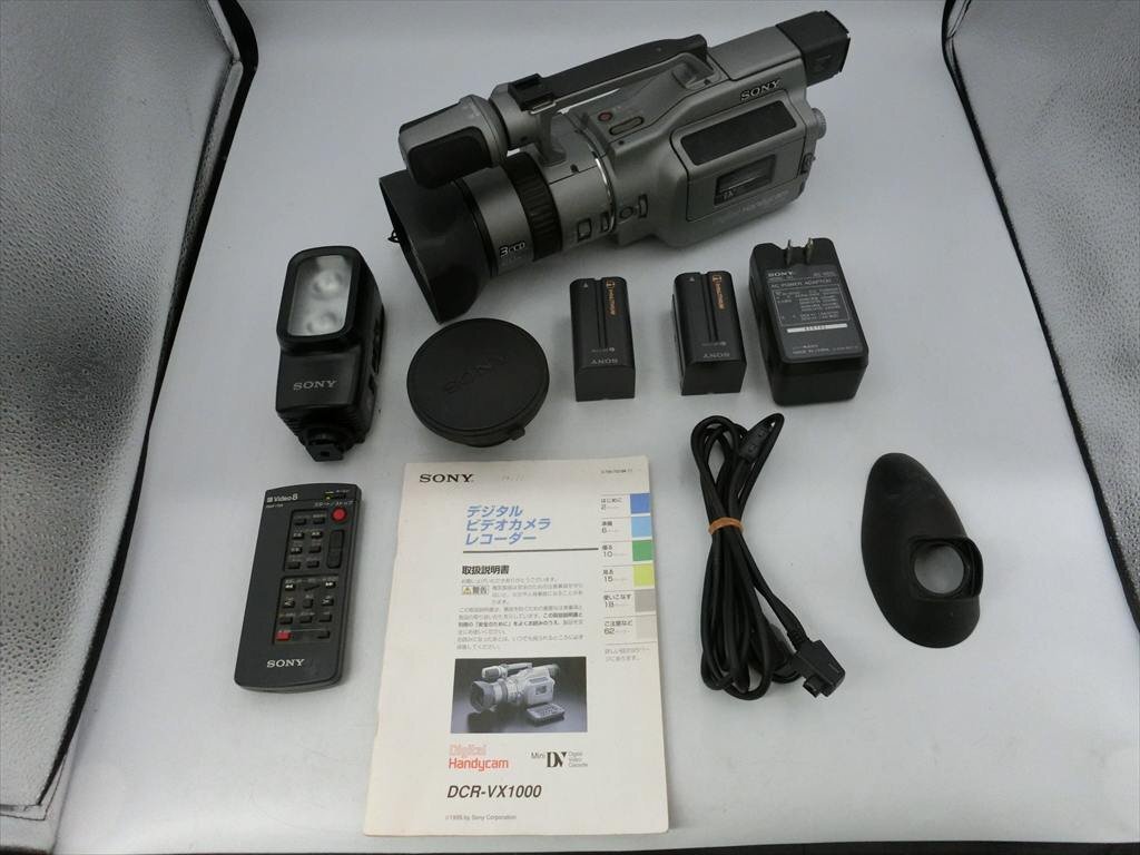 T【8s-81】【80サイズ】1円~/SONY ソニー/DCR-VX1000 デジタルビデオカメラ/通電・起動可/ジャンク扱い/※傷・汚れ・べたつき有拍卖