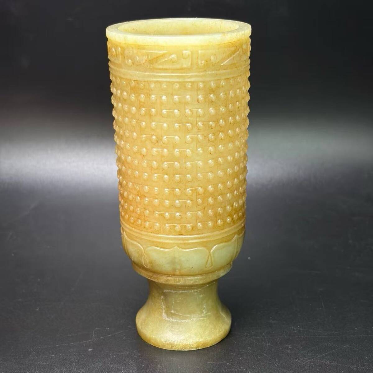 【中古文化*旧家蔵出 漢代制式和田黄沁古玉蓮瓣高足谷紋玉卮 整料一彫天然老沁包漿 伝世唐物古美術 茶室置物収蔵級酒器】拍卖