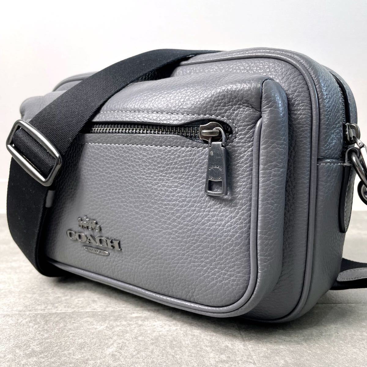現行モデル/入手困難/超美品◎ COACH コーチ ショルダーバッグ ボディバッグ クロスボディ オールレザー メンズ グレー拍卖