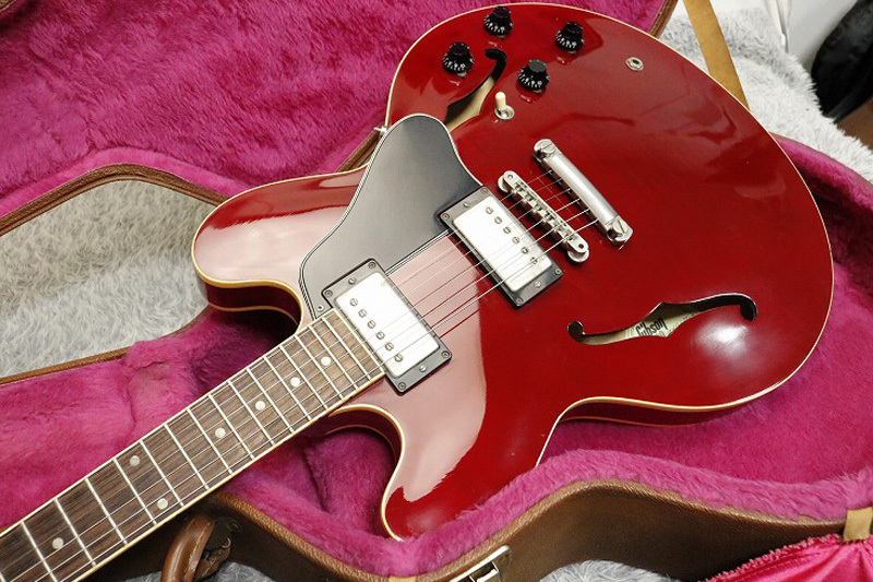 ●送料無料● 中古 1998年製 Gibson USA ES-335 ネック難あり 動作良好品 純正ハードケース付〔ER-3047〕拍卖
