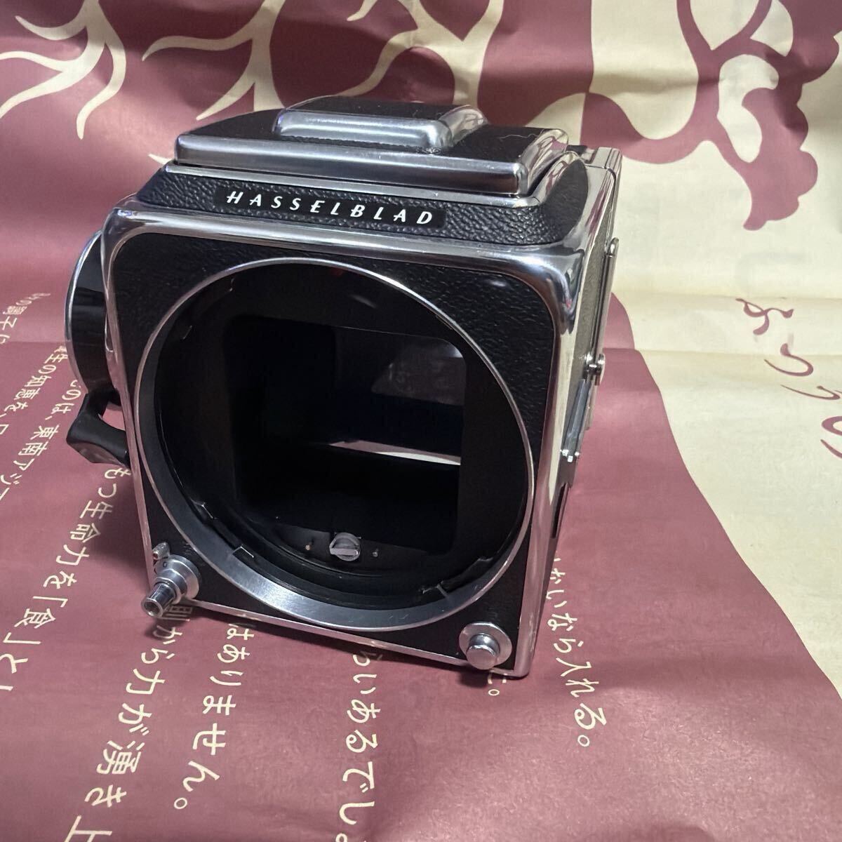 HASSELBLAD 500C/M 先日まで使っていた現役のカメラという事です拍卖