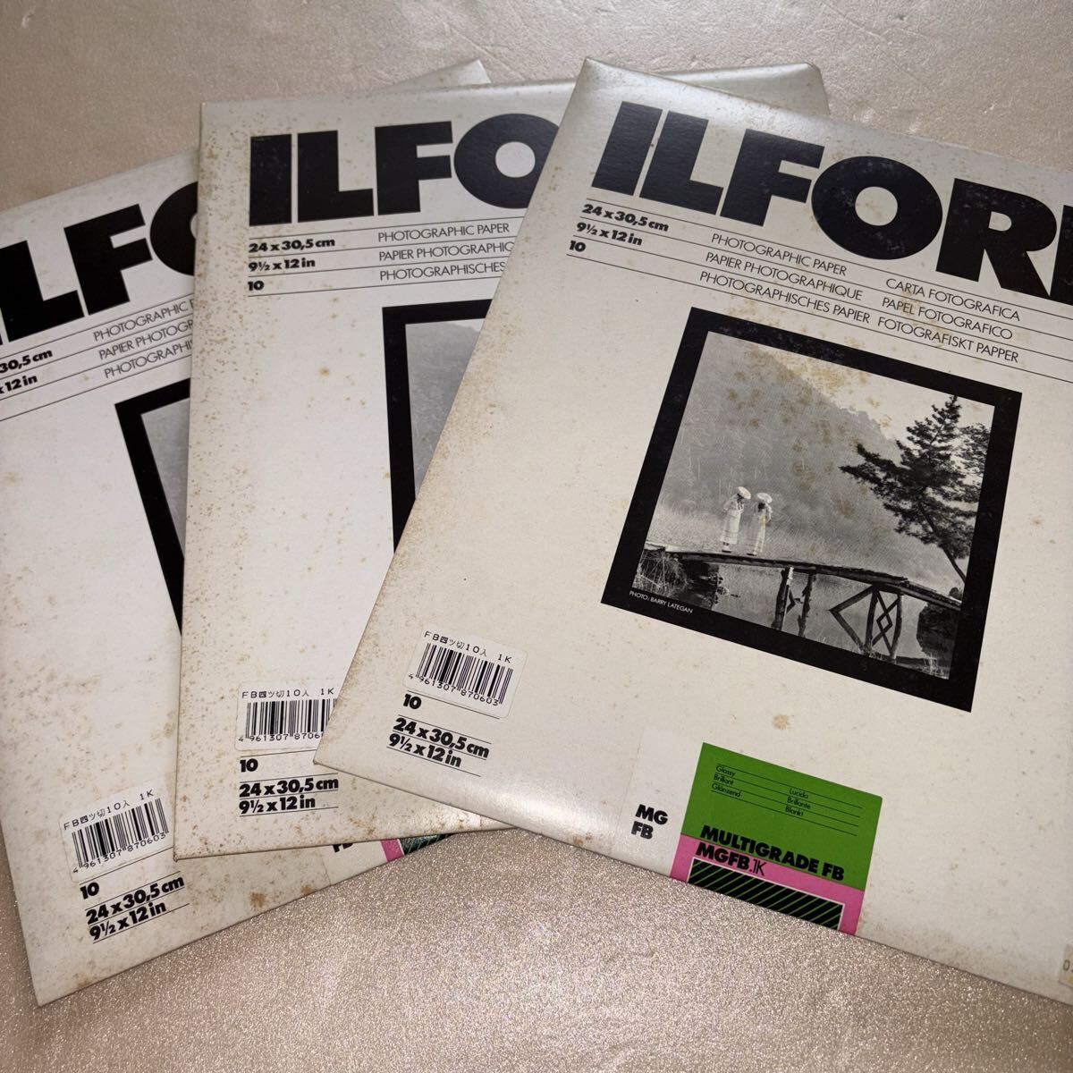 未開封 印画紙 ILFORD MGFB.1K 四切 9.5x12インチ 10枚入りx3セット(計30枚) イルフォード 引伸用 バライタ 厚手 光沢 保証なし拍卖