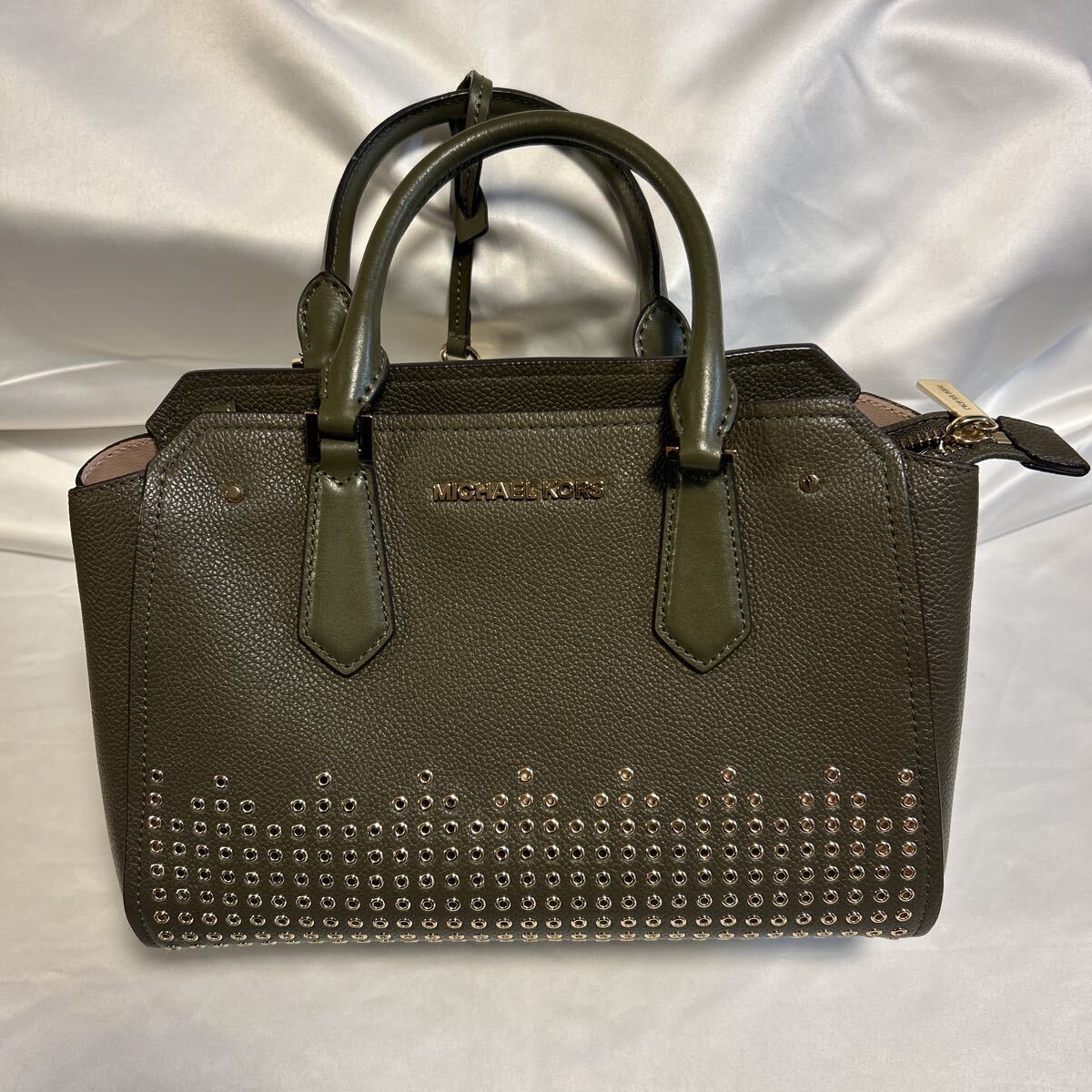 【美品】MICHAEL KORS マイケルコース スタッズ 2WAY ハンドバッグ カーキ ショルダーバッグ レザー Tー382拍卖